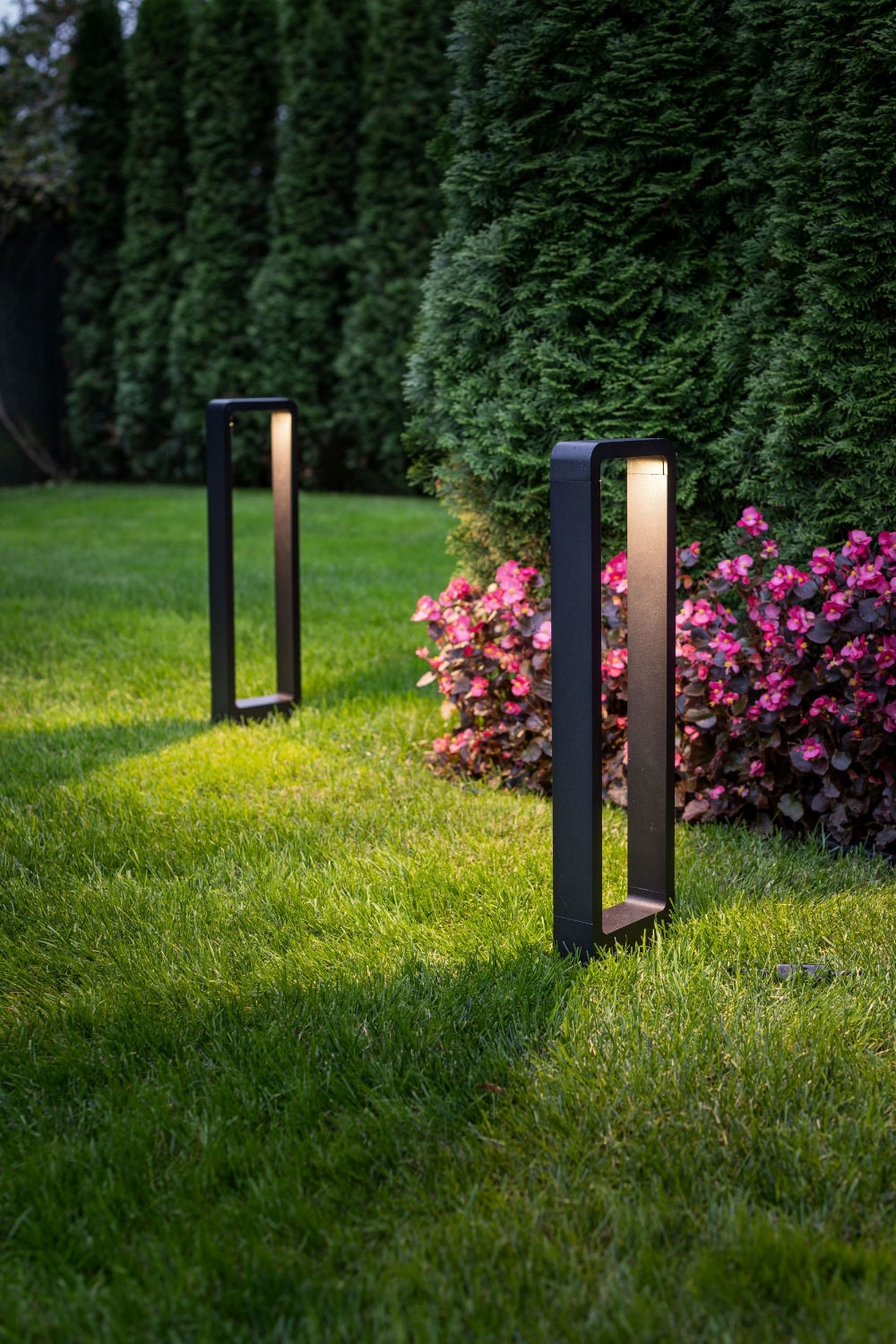 Lampa ogrodowa Thika LED czarna 60 cm
