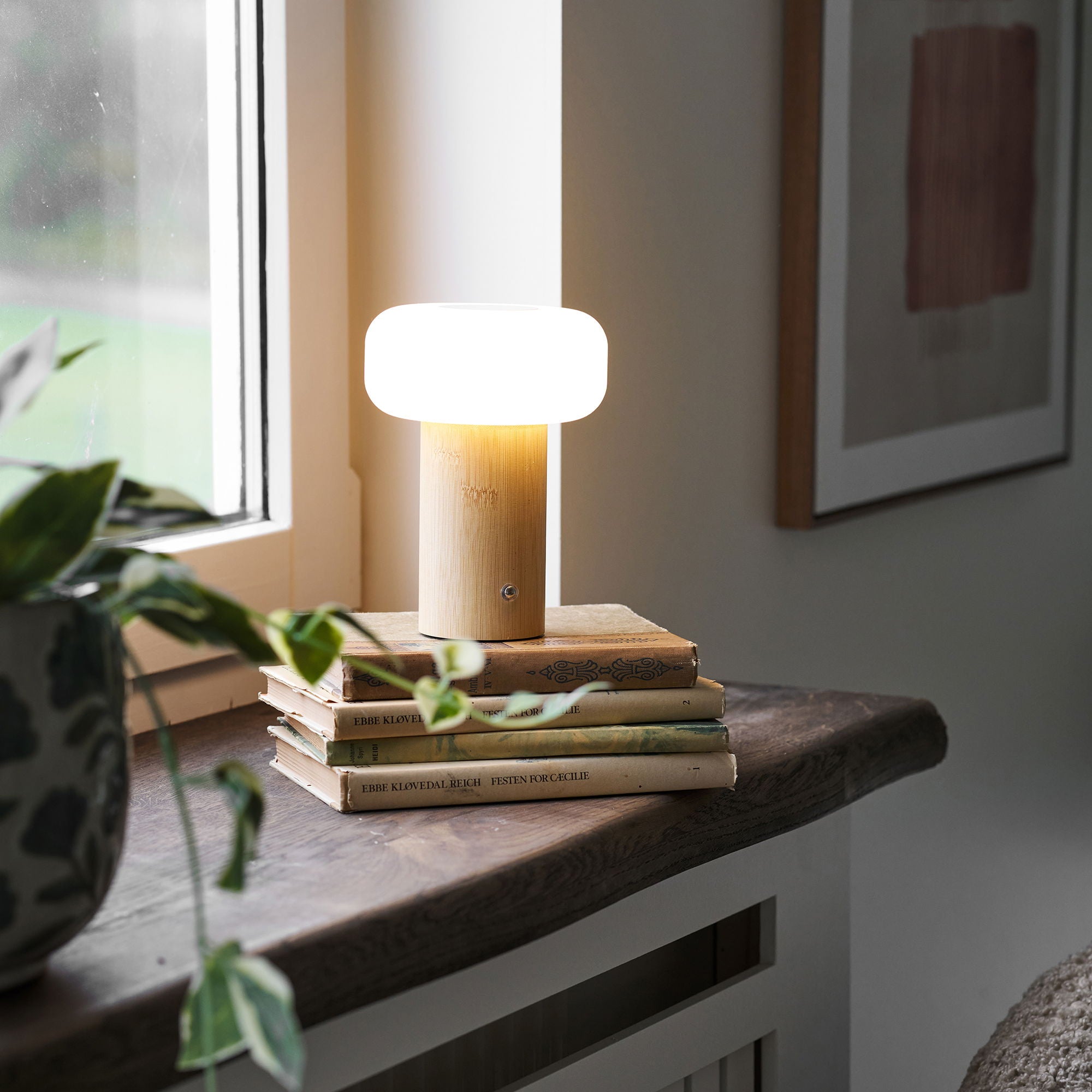 Lampa stołowa Stafford akumulatorowa biało-beżowa