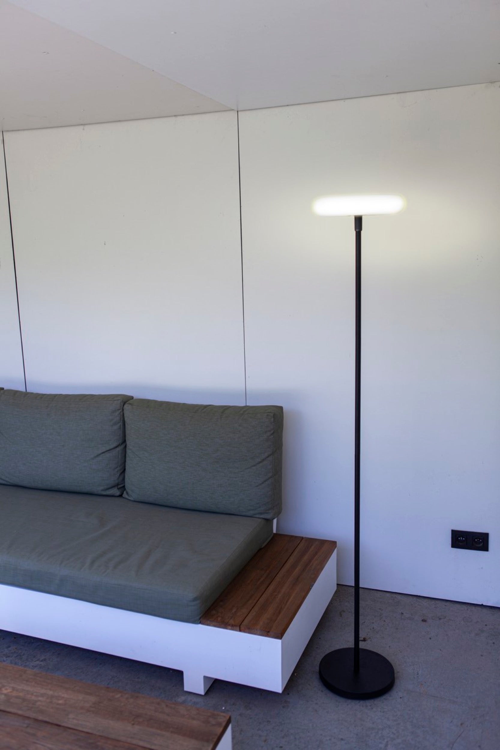 Lampa ogrodowa Pops LED solarna 173 cm czarna