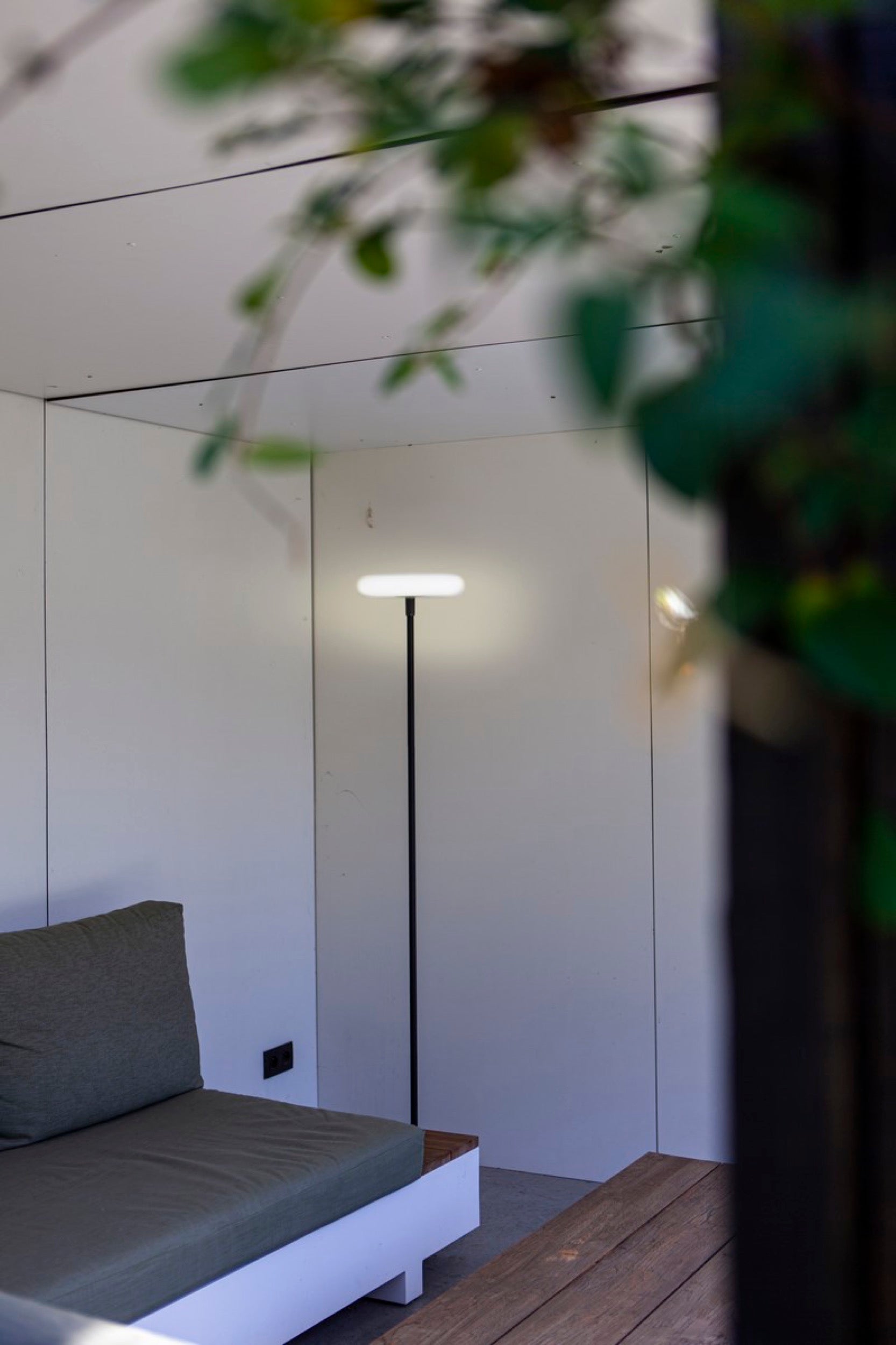 Lampa ogrodowa Pops LED solarna 173 cm czarna