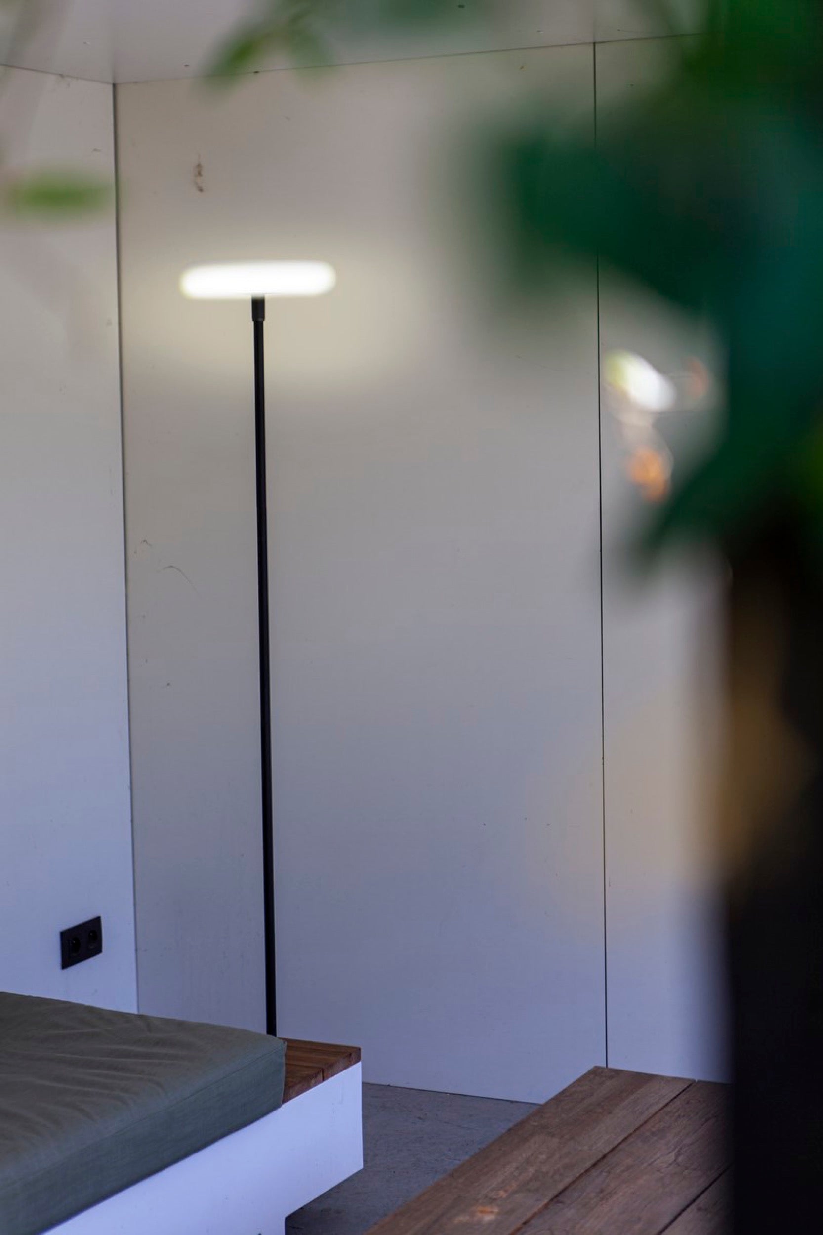 Lampa ogrodowa Pops LED solarna 173 cm czarna