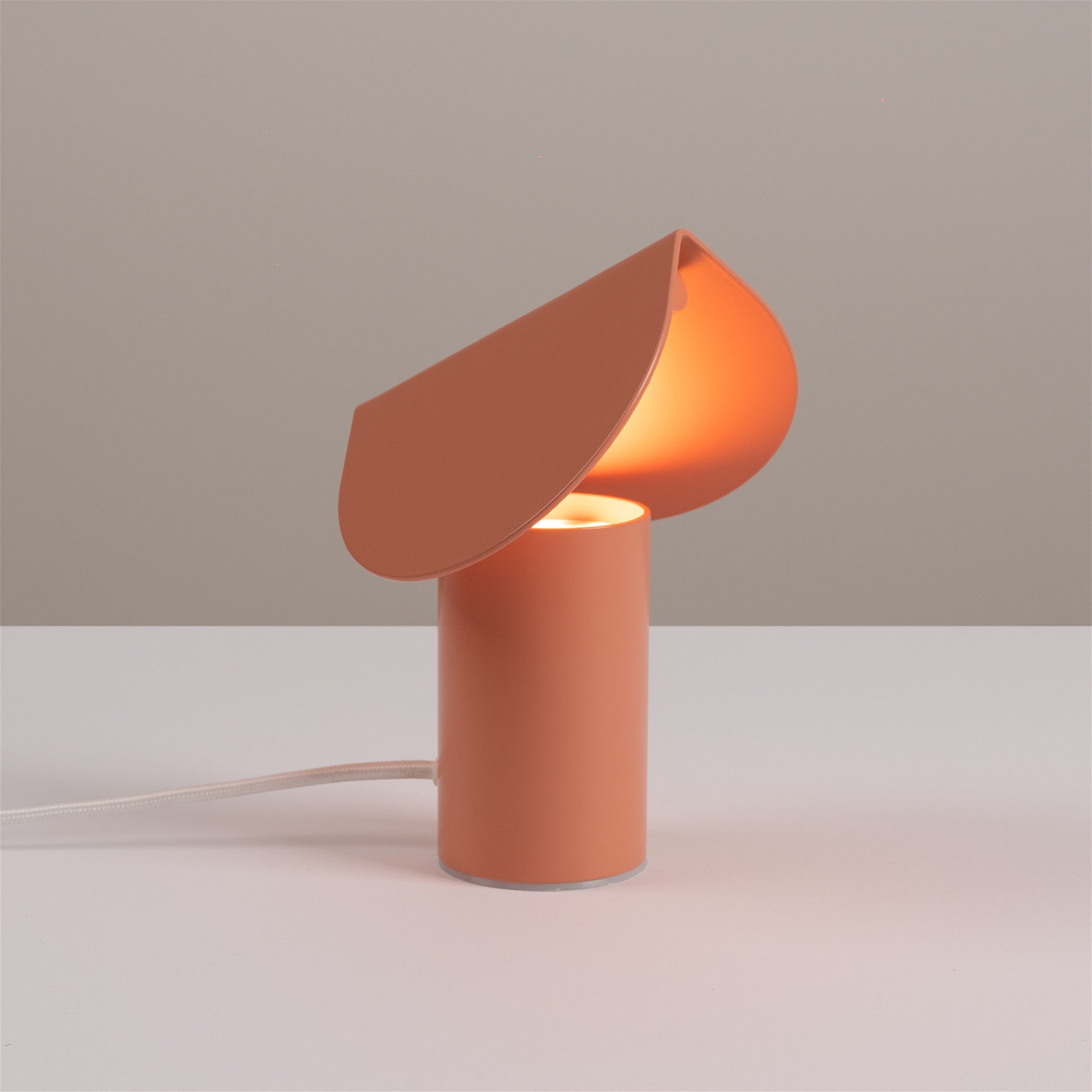 Lampa stołowa Biscuit LED brzoskwiniowy