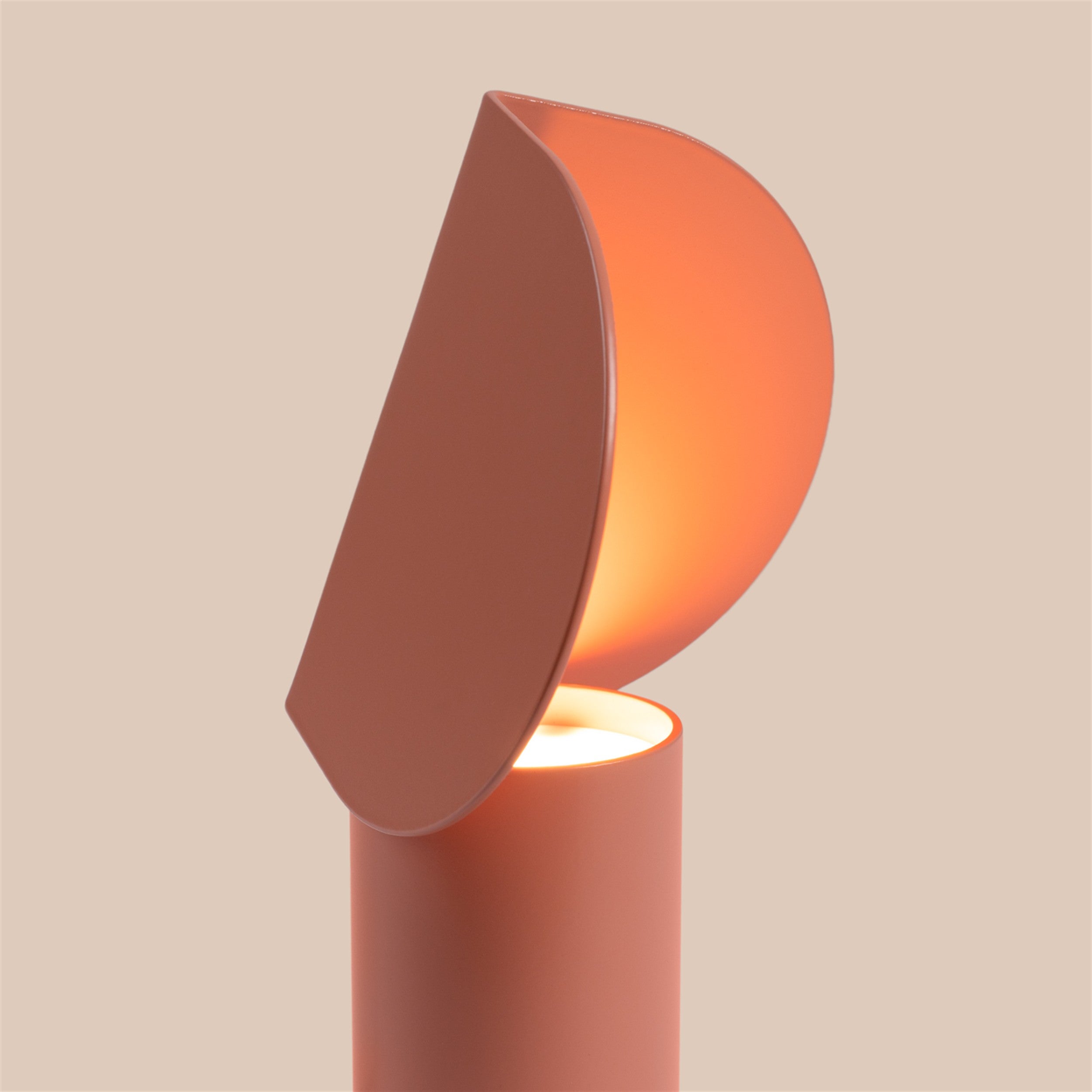 Lampa stołowa Biscuit LED brzoskwiniowy