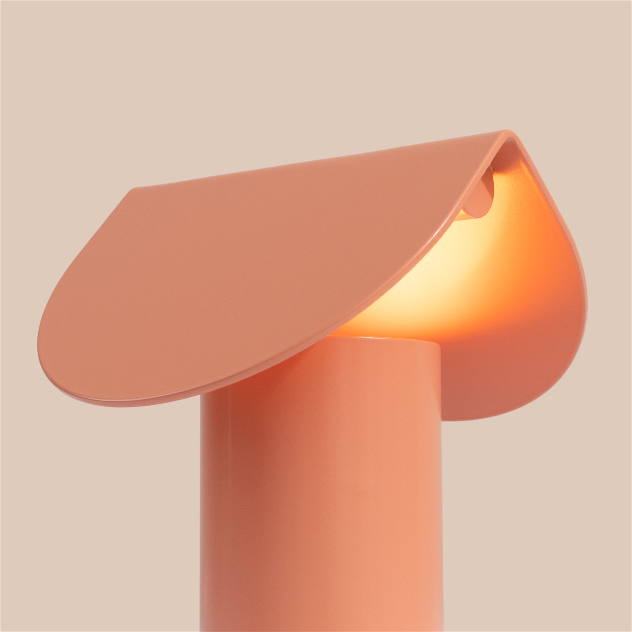 Lampa stołowa Biscuit LED brzoskwiniowy
