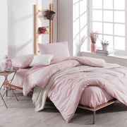 Komplet pościeli Avery 200x220 cm z dwiema poszewkami na poduszki 50x70 cm i prześcieradłem pudrowy róż