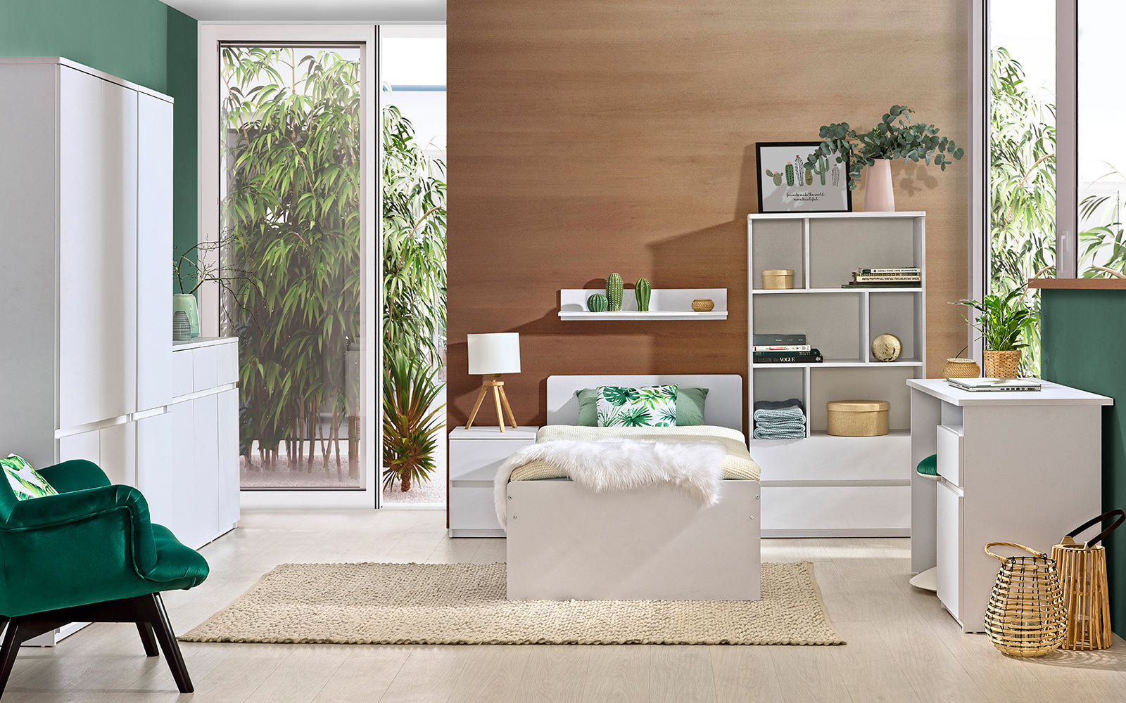 Komoda trzydrzwiowa Dobie niska biała