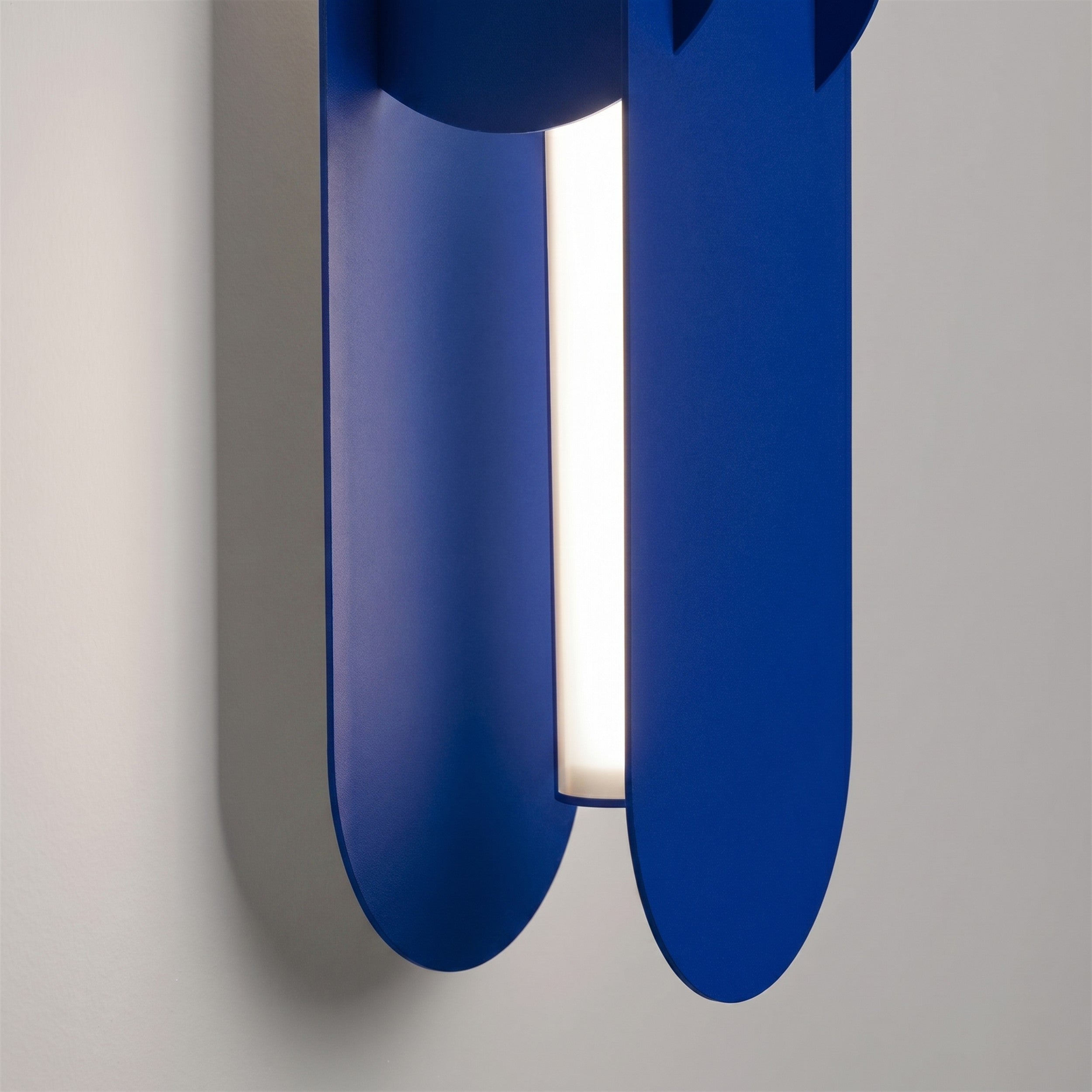 Kinkiet Chain 91 cm LED ultramaryna