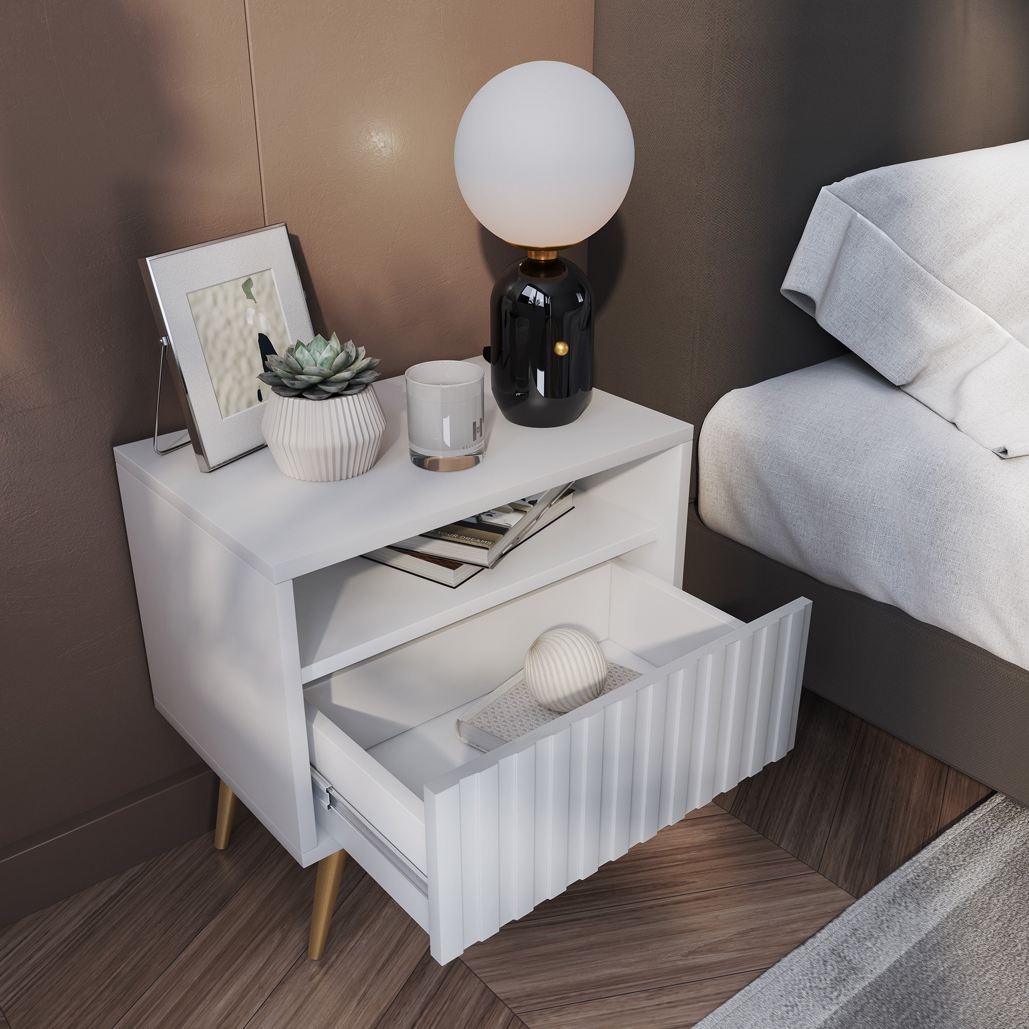 Szafka nocna Bello z szufladą z lamelowym frontem biała ze złotymi nogami
