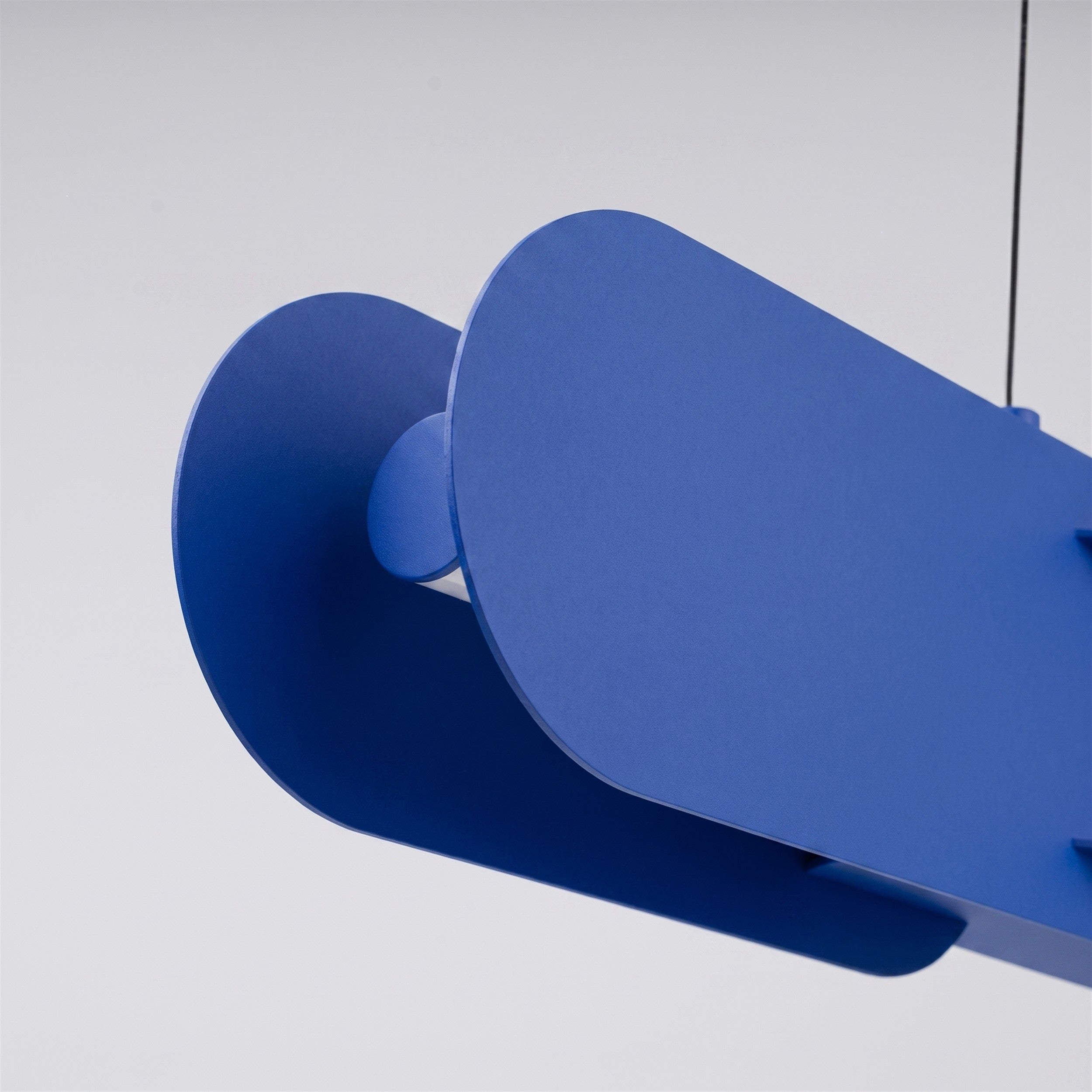 Lampa wisząca Chain 91 cm LED ultramaryna