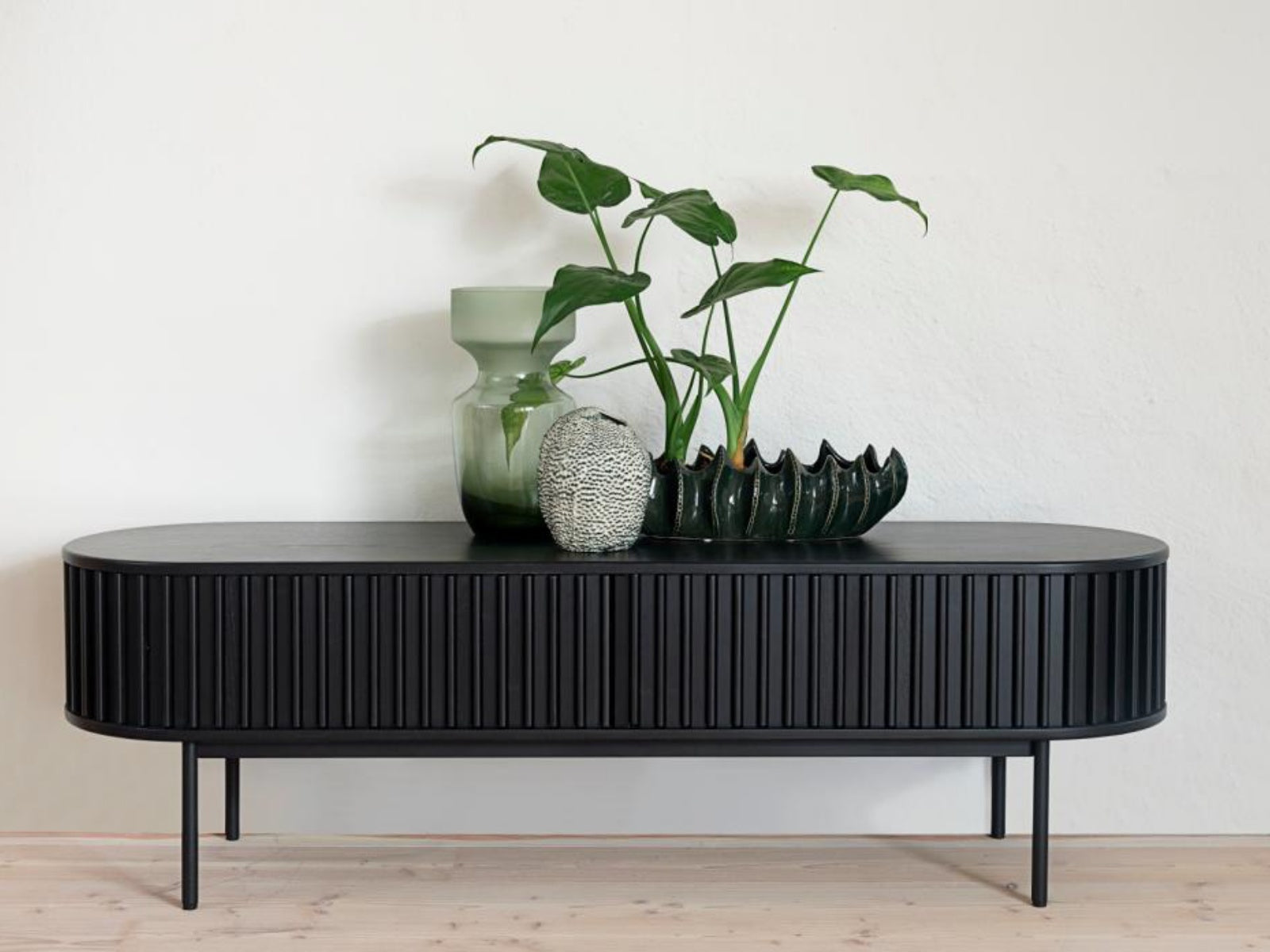 Szafka RTV Ovitties 160 cm czarne lamele