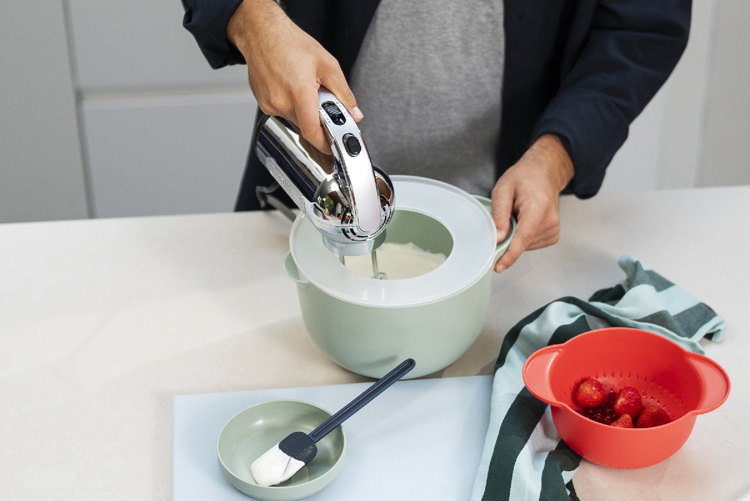 Miska z pokrywą odporną na rozchlapywanie Chef It 3000 ml kremowa