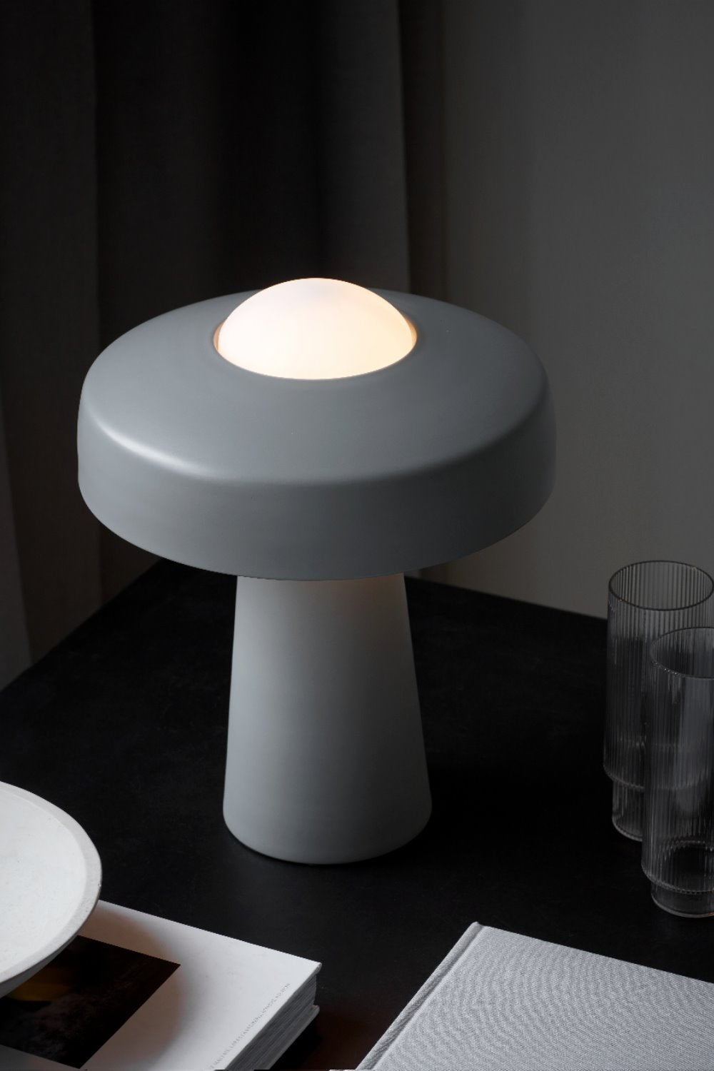 Lampa stołowa Time szara szklany klosz