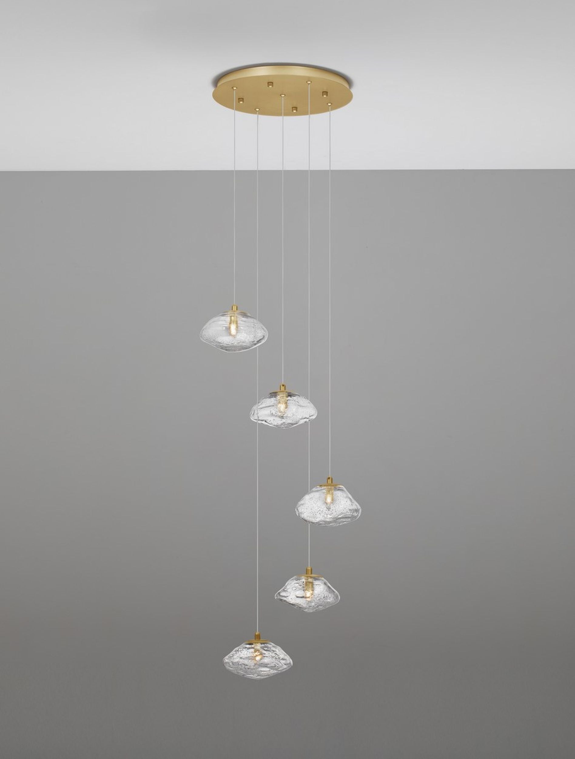 Lampa wisząca Elanke x5 na okrągłej podsufitce złota