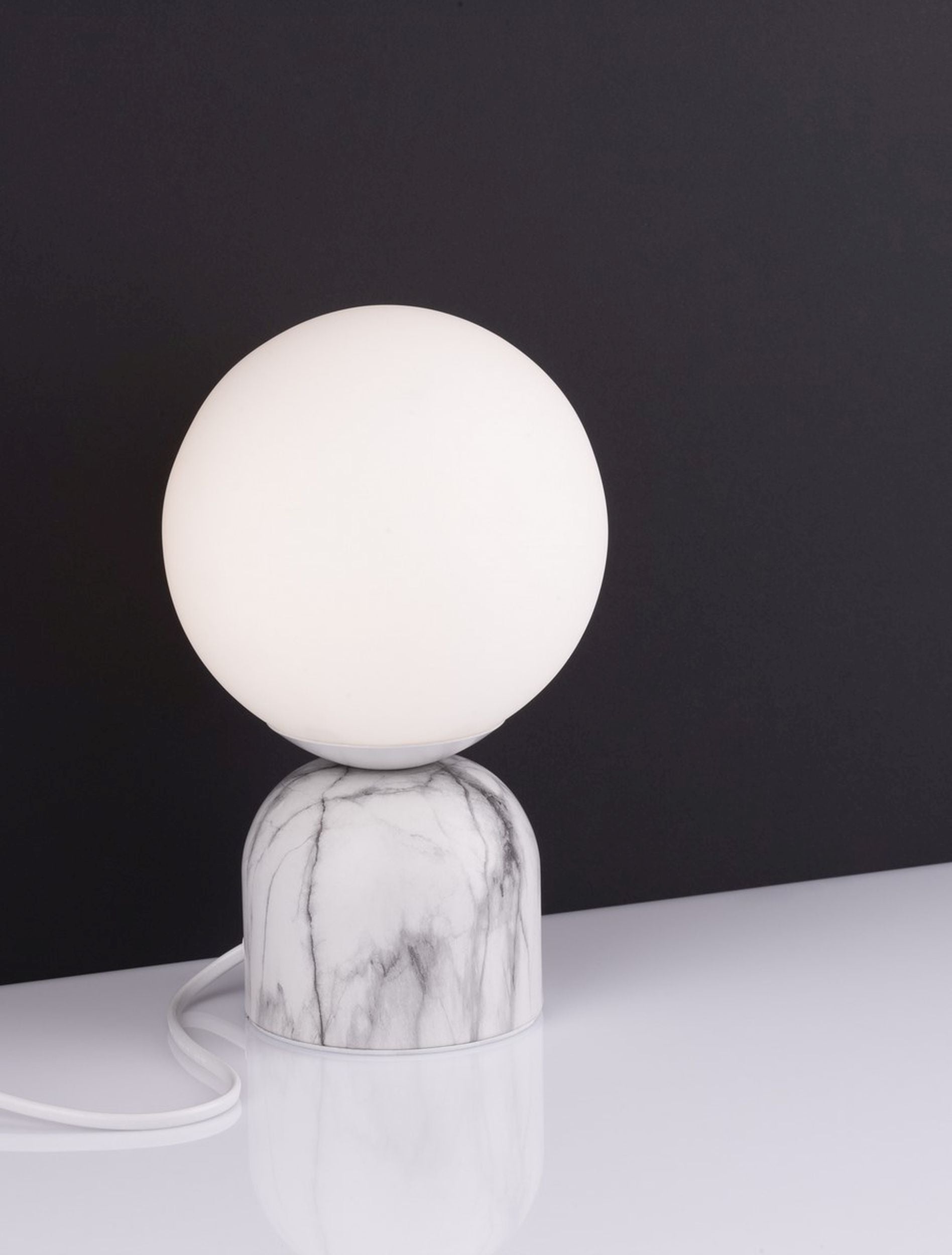 Lampa stołowa Eviall biała marmurowa
