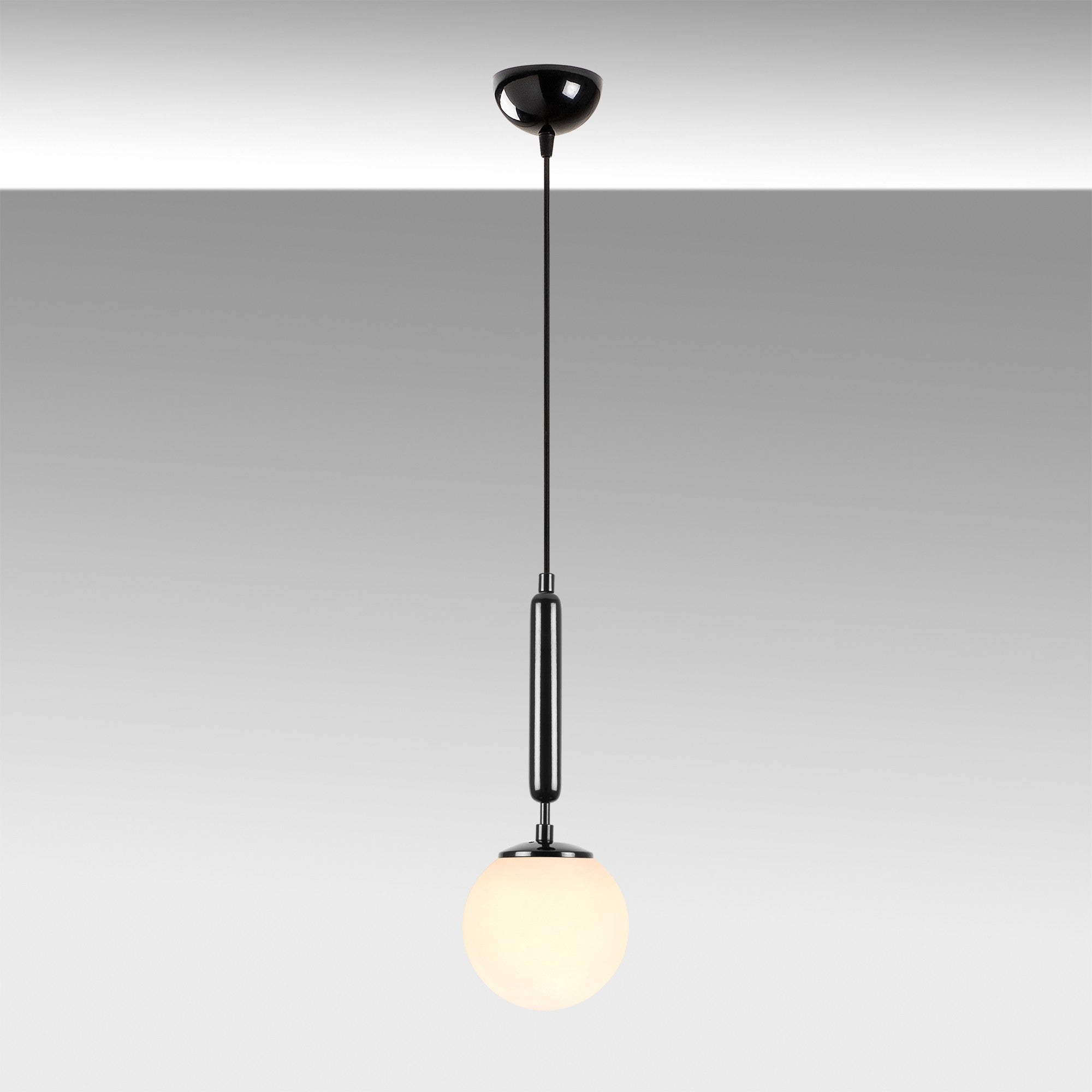 Lampa wisząca Glicize czarny stelaż/ mleczny klosz
