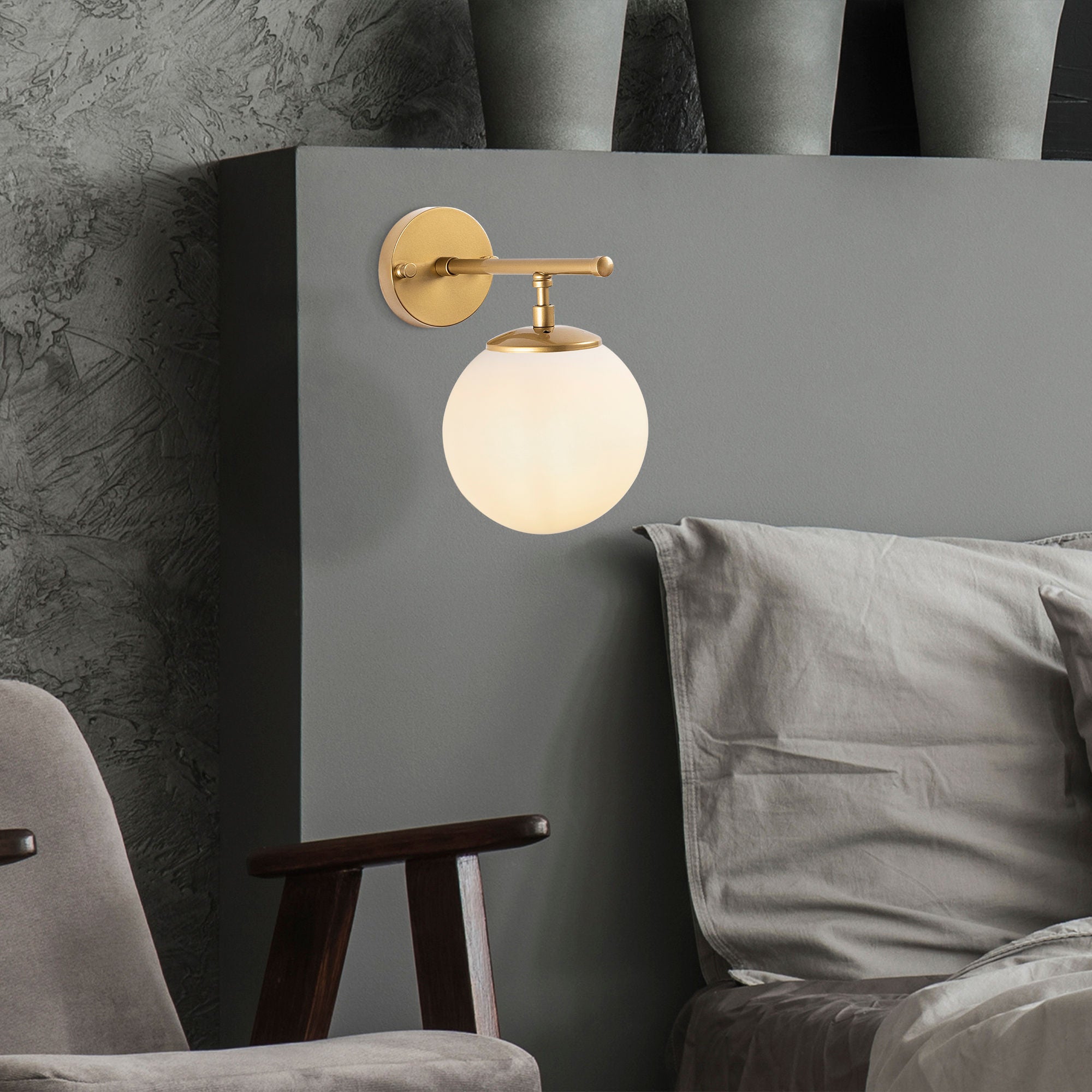 Lampa ścienna Blunces złota/ mleczny klosz