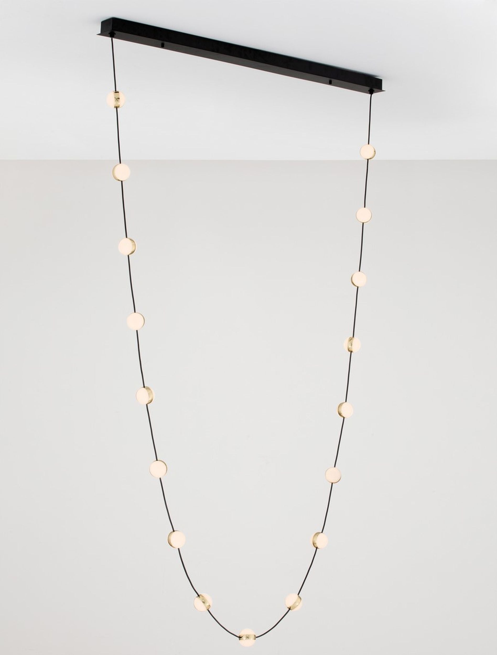 Lampa wisząca Systally LED 210 cm złoto-czarna girlanda