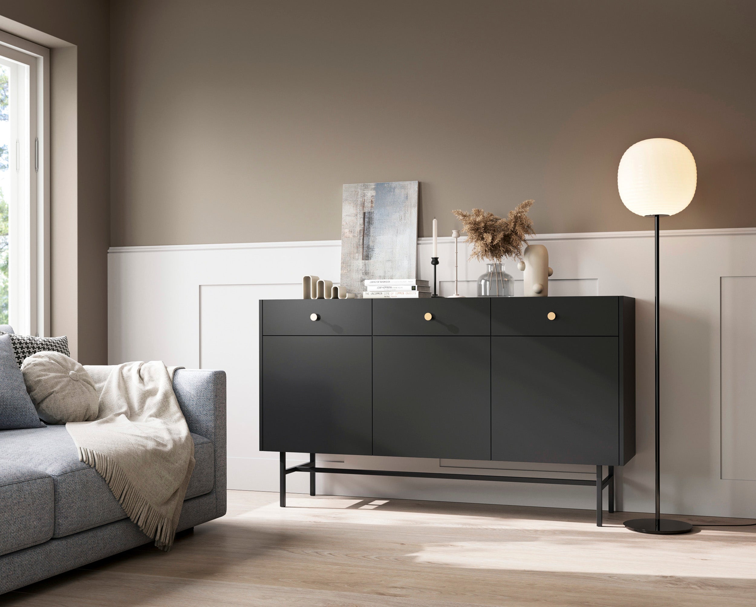 Komoda trzydrzwiowa Divenos z szufladami 155 cm Czarna