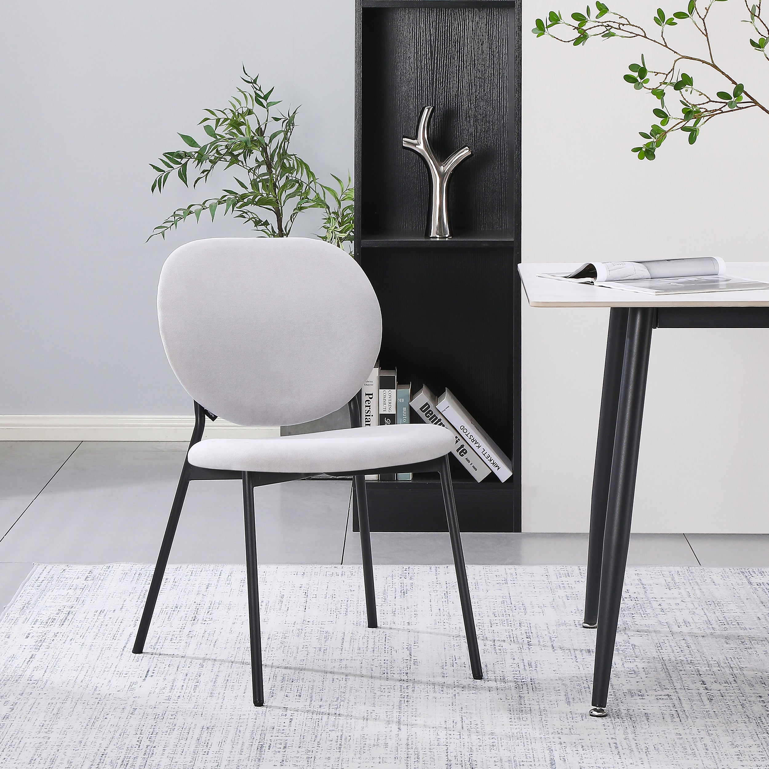 Krzesło tapicerowane Broctalm w tkaninie hydrofobowej jasnoszary szenil