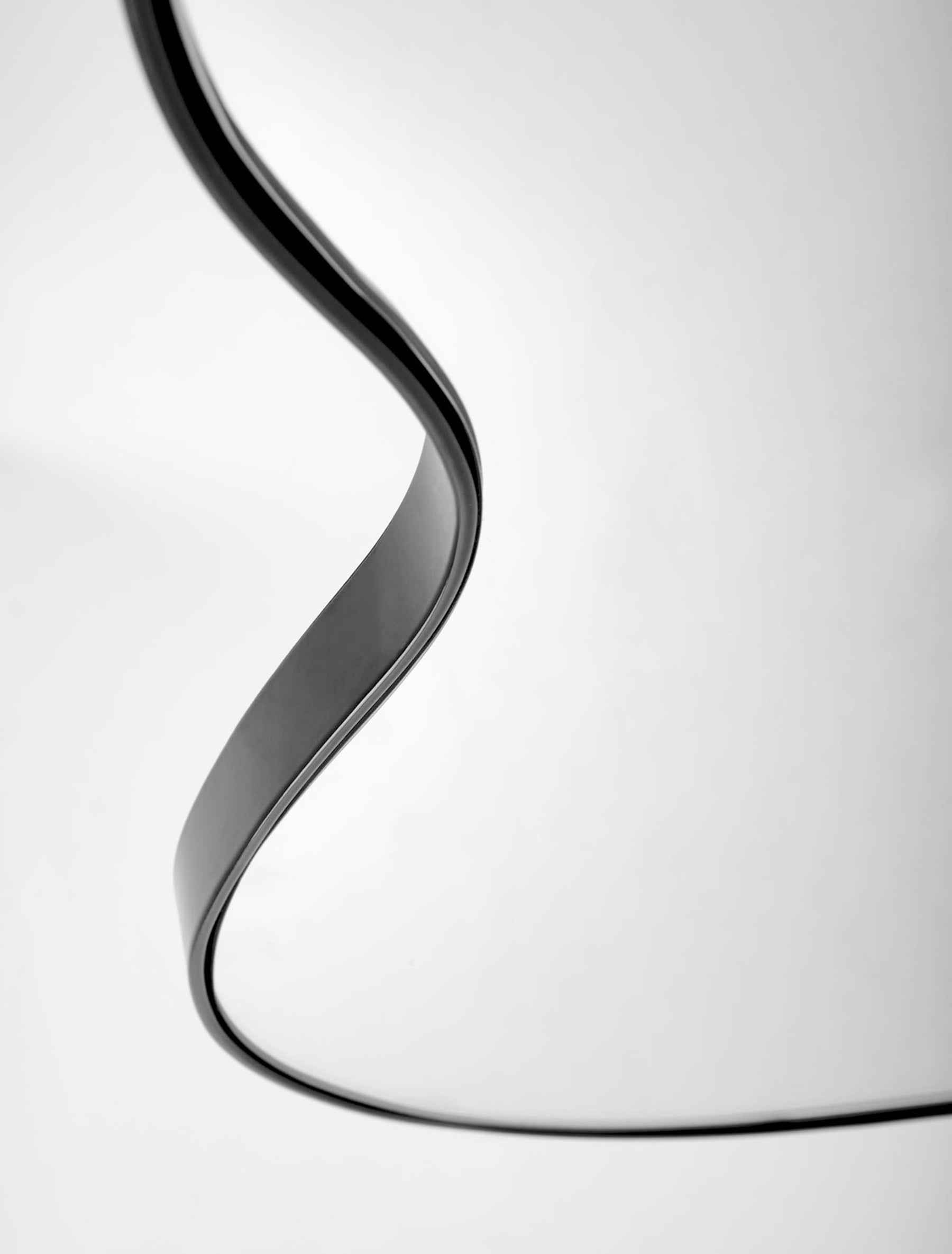 Lustro ścienne Essent 90x56 cm w czarnej ramie