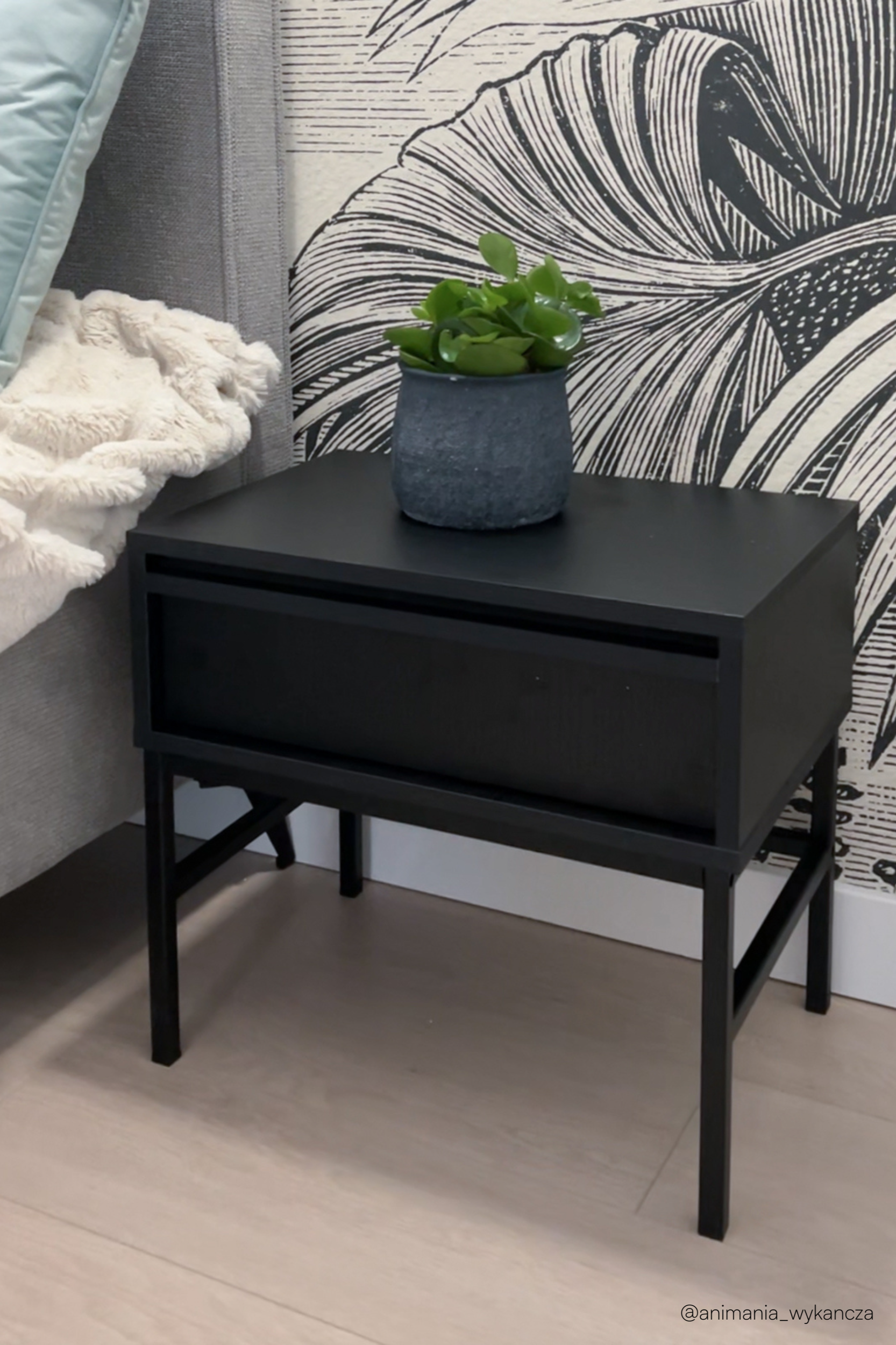 Szafka nocna Evo z szufladą i stelażem 50 cm Czarny