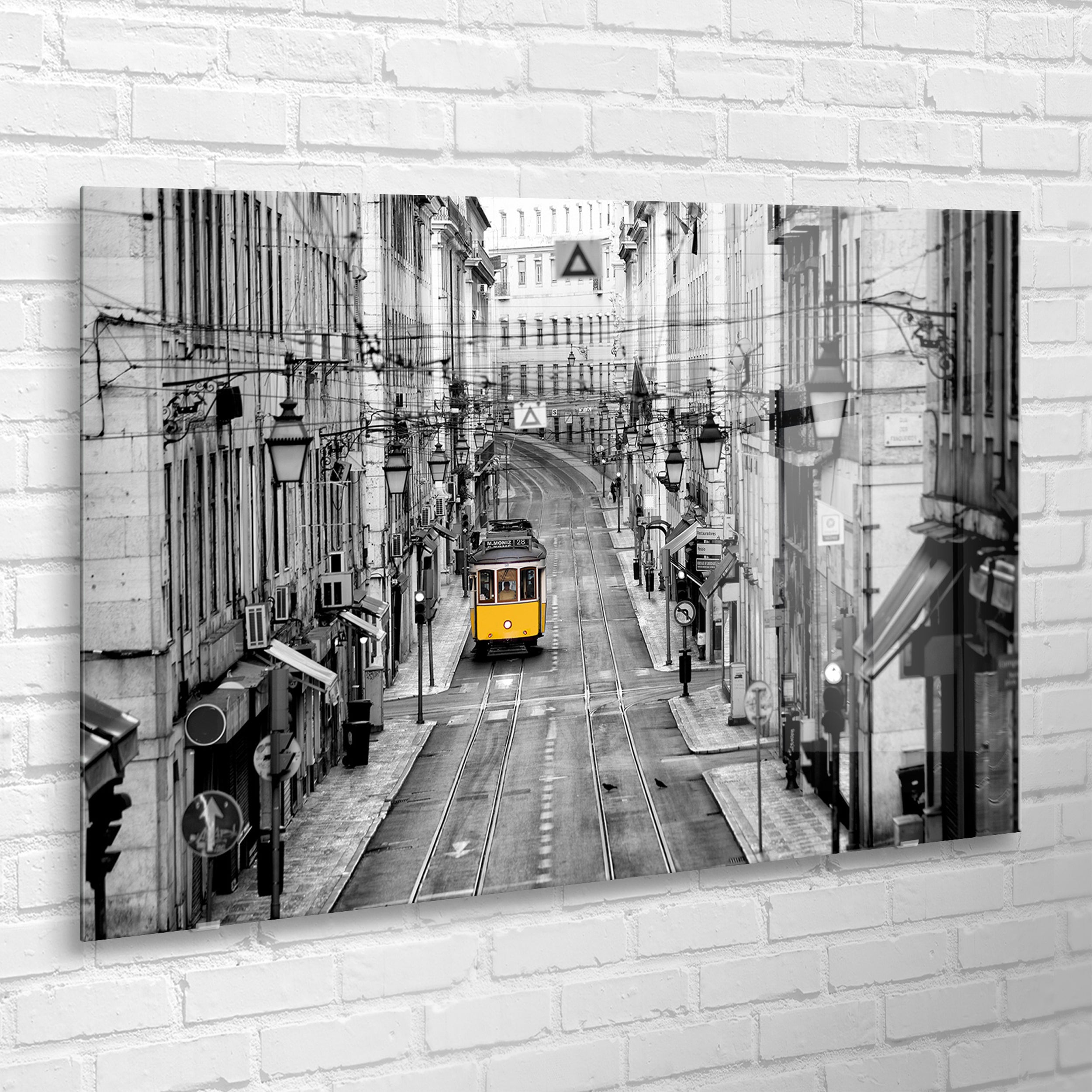 Obraz XL na szkle w ramie Yellow Tram 120x80 cm