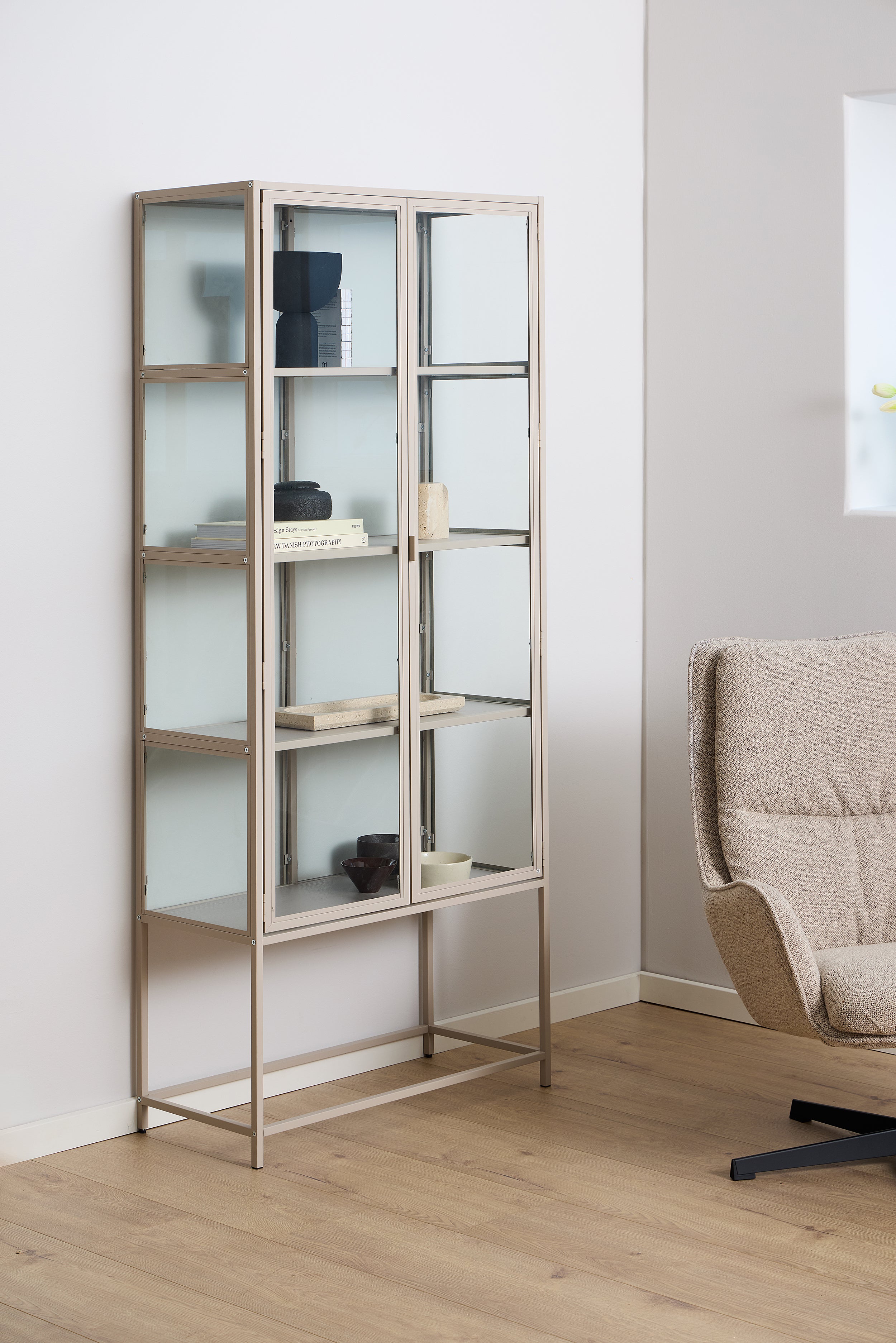 Witryna dwudrzwiowa Seaford 77 cm beżowa