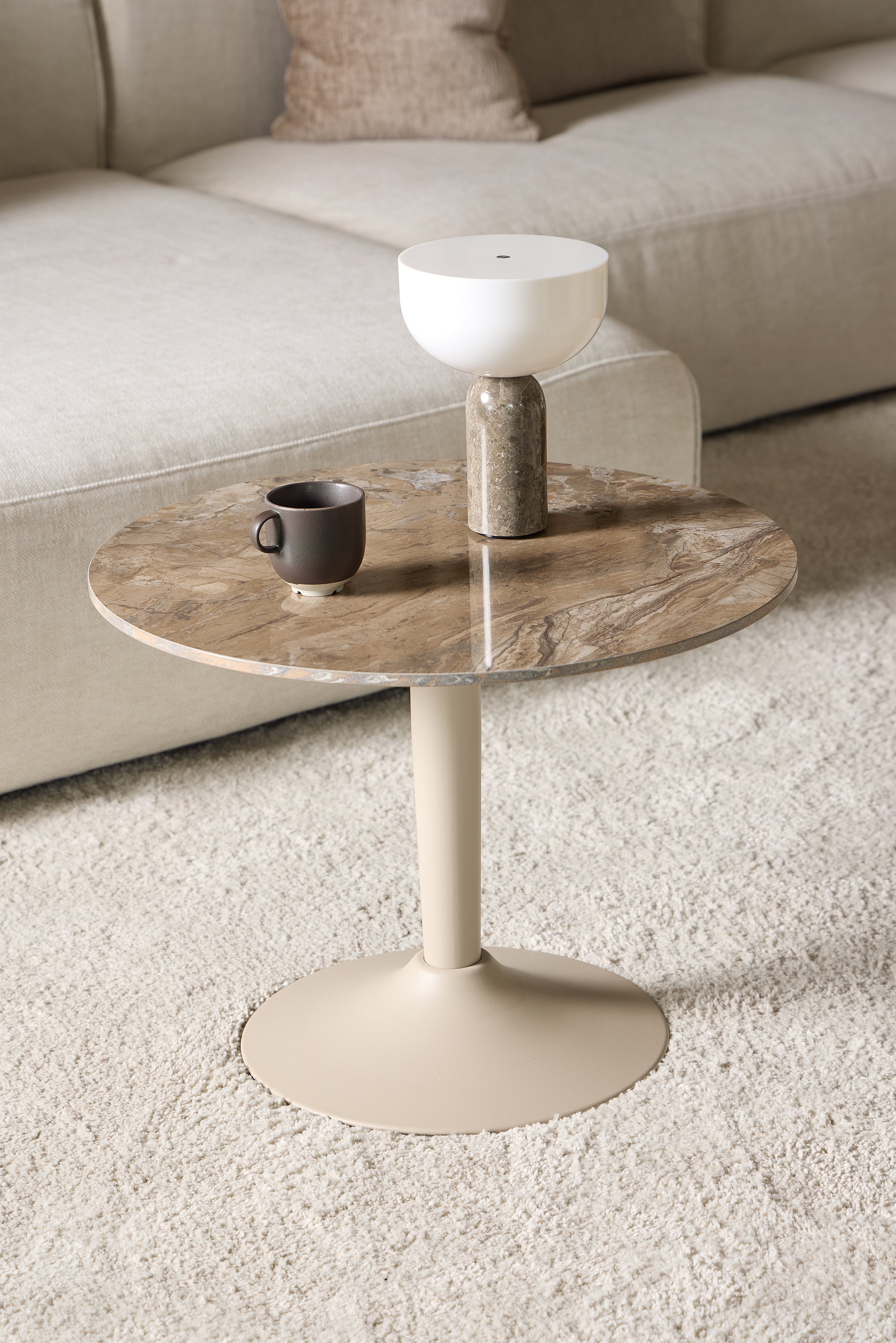 Stolik kawowy Roshly średnica 60 cm trawertyn ceramiczny blat z metalową podstawą