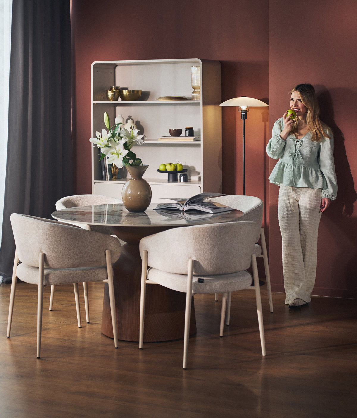 Stół do jadalni Glindro okrągły średnica 120 cm z kamiennym blatem/orzech