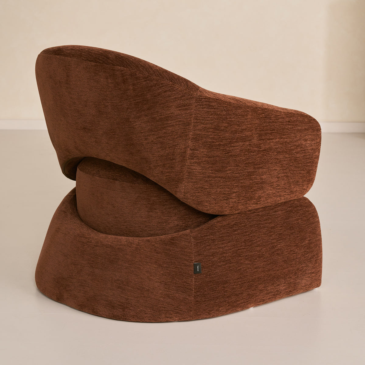 Fotel kubełkowy Ternny miedziany - wysokość 73,5 cm