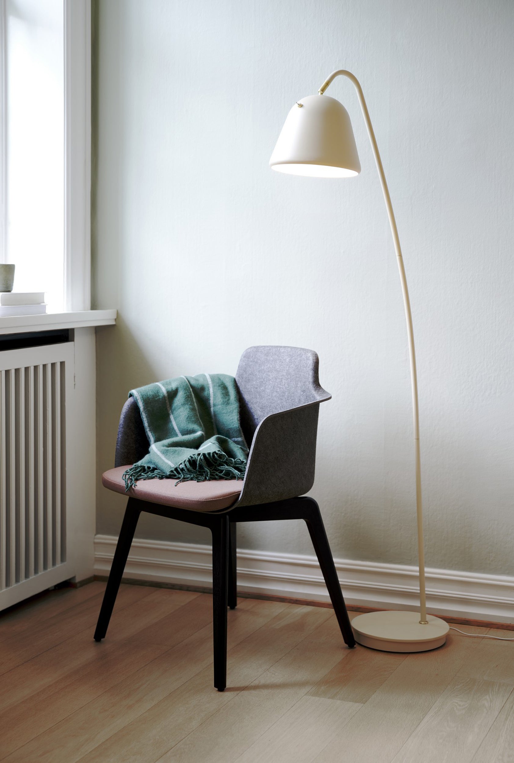 Lampa podłogowa Fleur beżowa