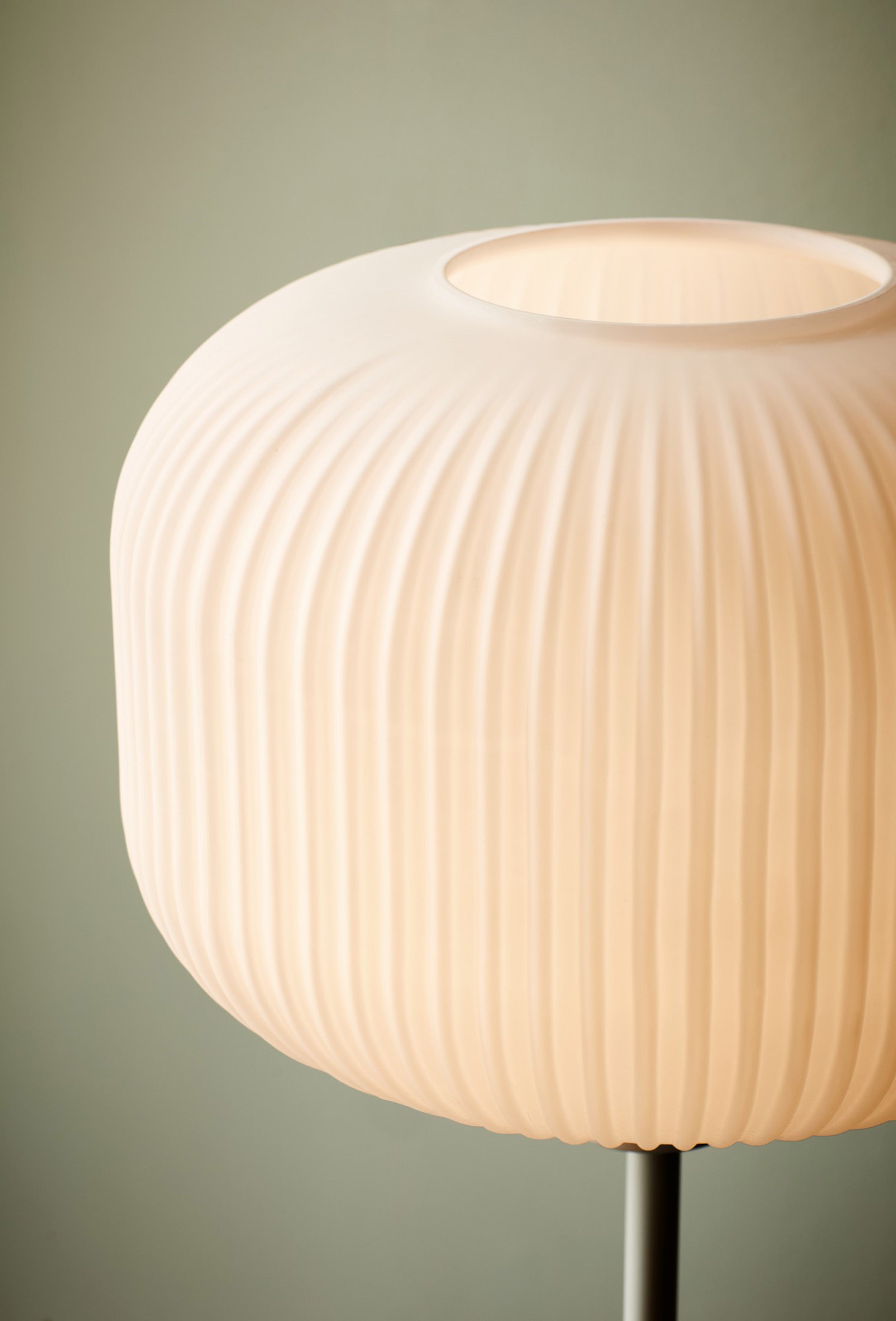 Lampa podłogowa Milford biała