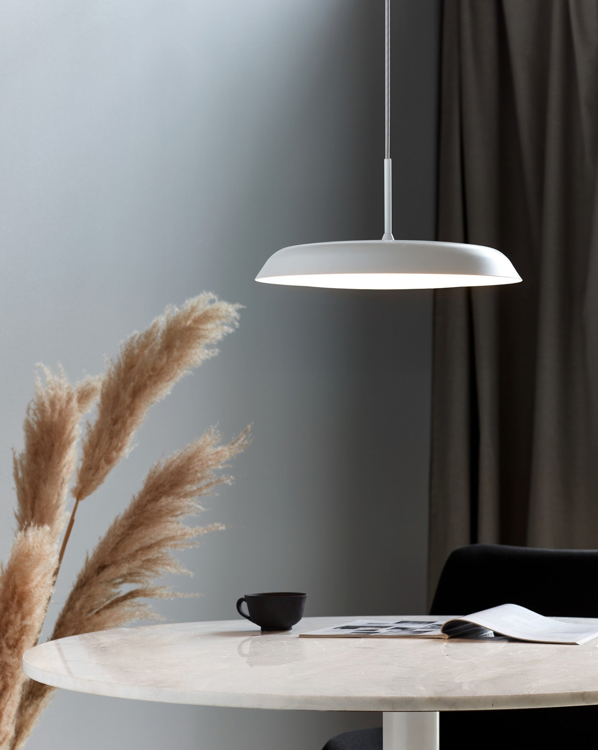 Lampa wisząca Piso LED biała z funkcją ściemniania i regulacją światła 2200k-2700k