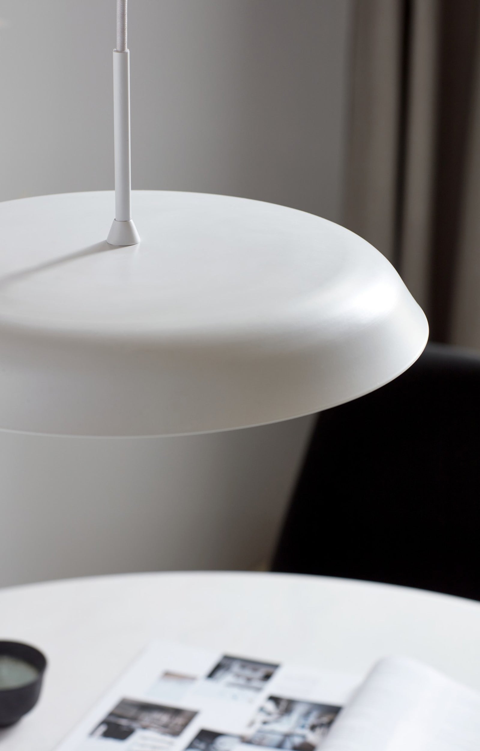 Lampa wisząca Piso LED biała z funkcją ściemniania i regulacją światła 2200k-2700k
