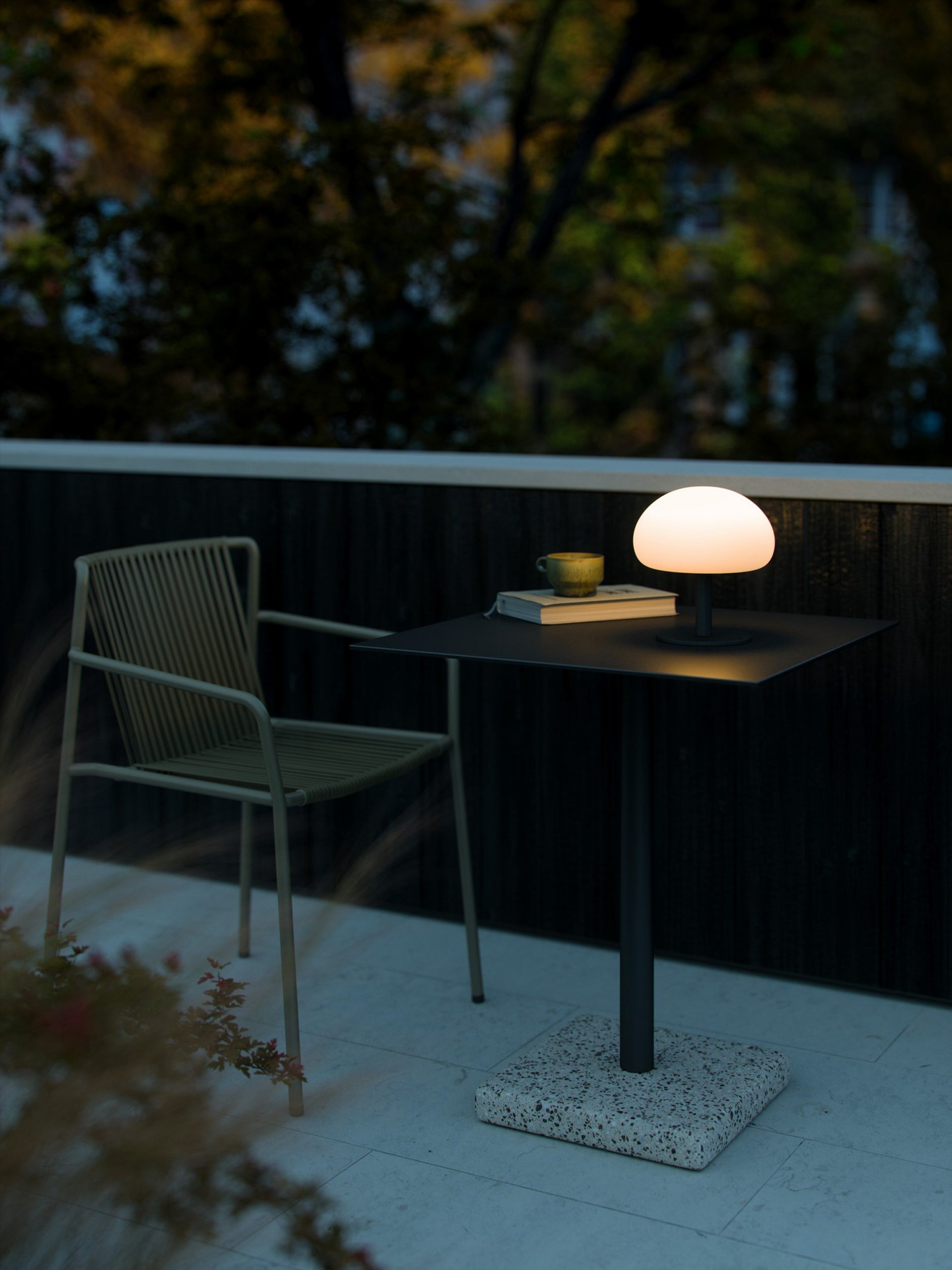Lampa stołowa USB Sponge czarna IP65