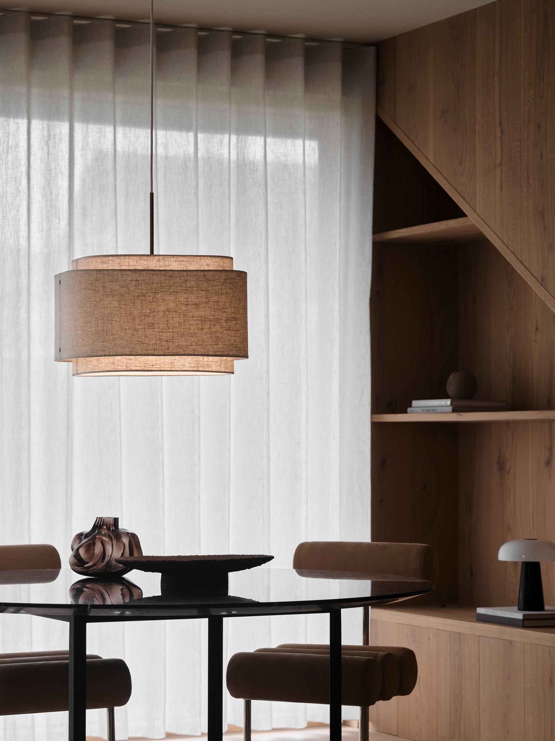 Lampa wisząca Takai z beżowym abażurem