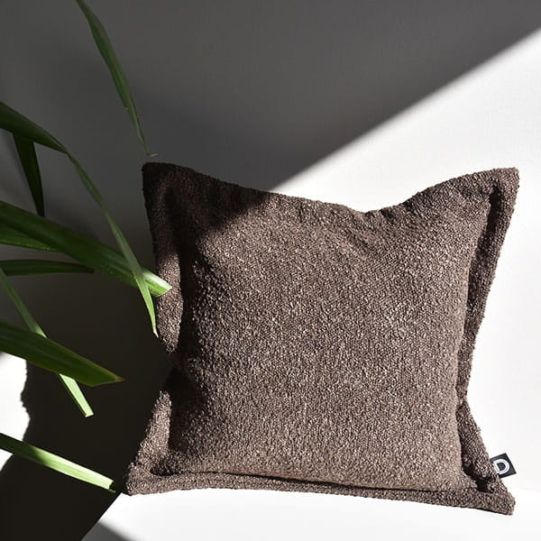 Poszewka dekoracyjna Boucle 50x50 cm brązowa