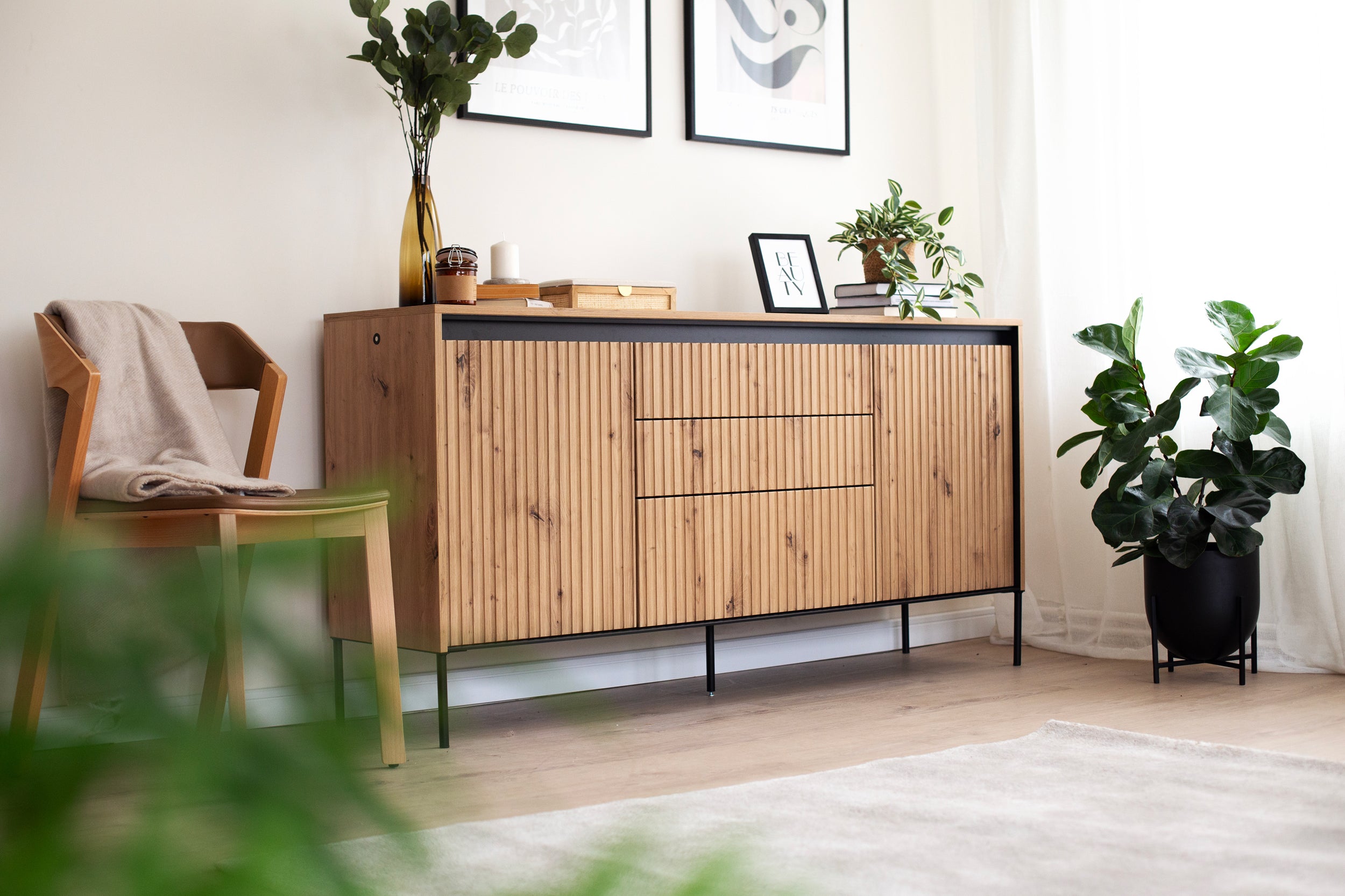 Komoda dwudrzwiowa Trend 166 cm z trzema szufladami z LED Dąb artisan
