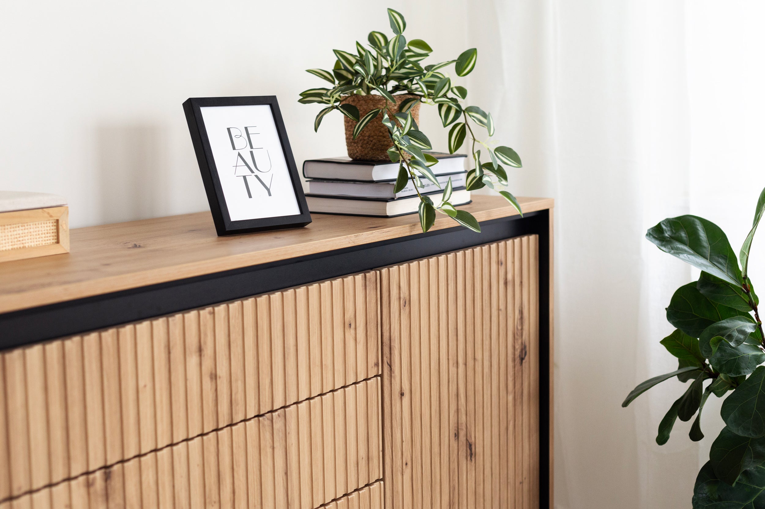 Komoda dwudrzwiowa Trend 166 cm z trzema szufladami z LED Dąb artisan