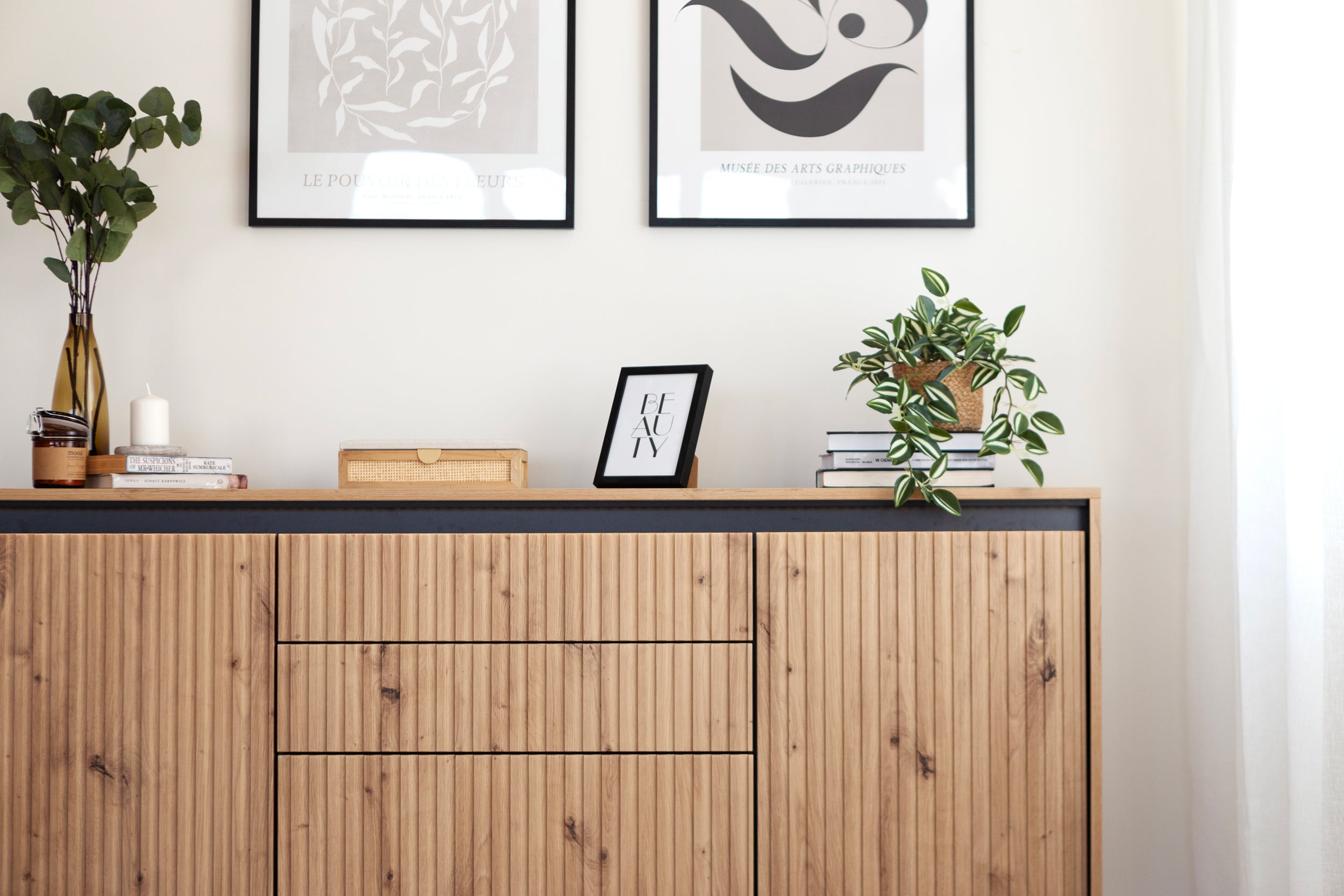 Komoda dwudrzwiowa Trend 166 cm z trzema szufladami z LED Dąb artisan