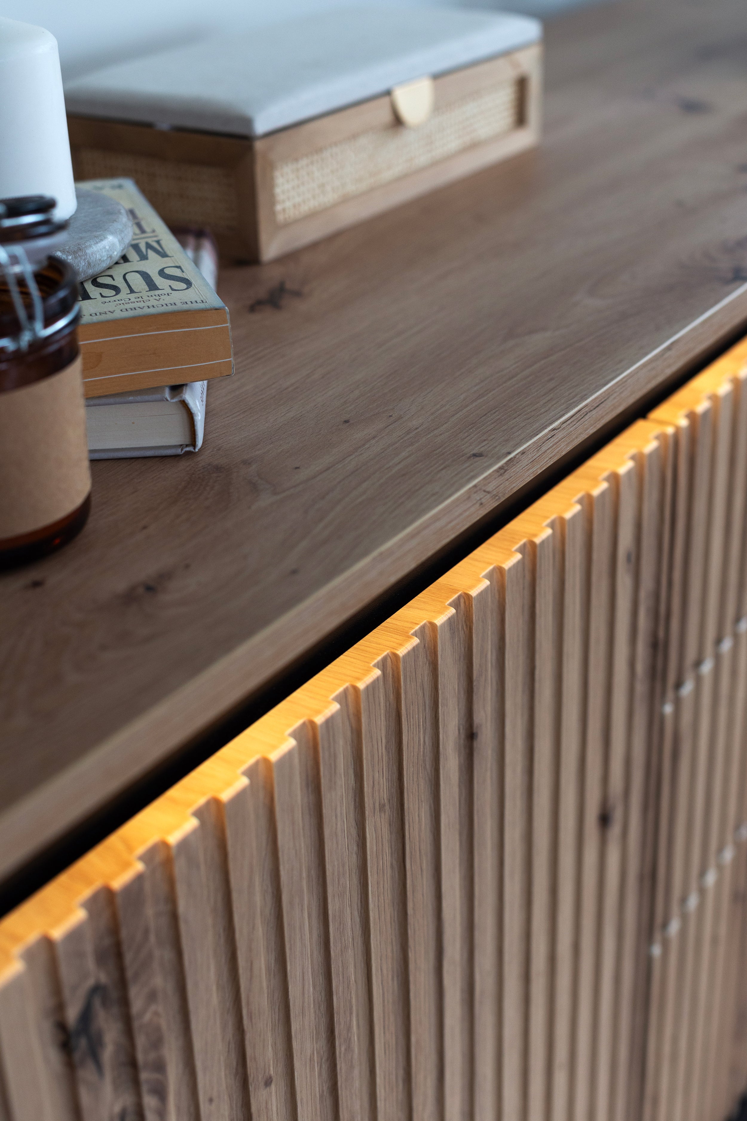 Komoda dwudrzwiowa Trend 166 cm z trzema szufladami z LED Dąb artisan