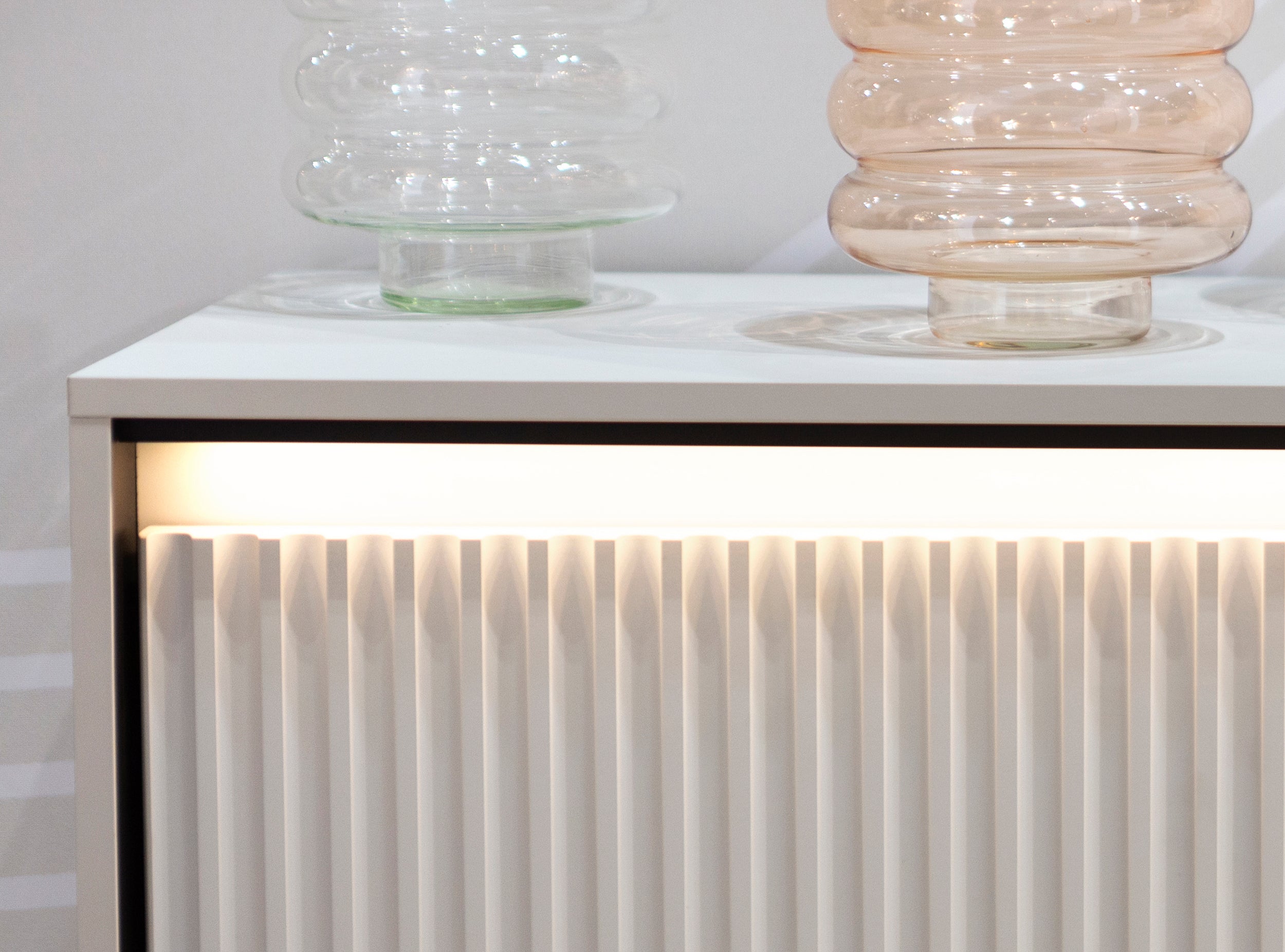 Komoda dwudrzwiowa Trend 98 cm z LED Biała
