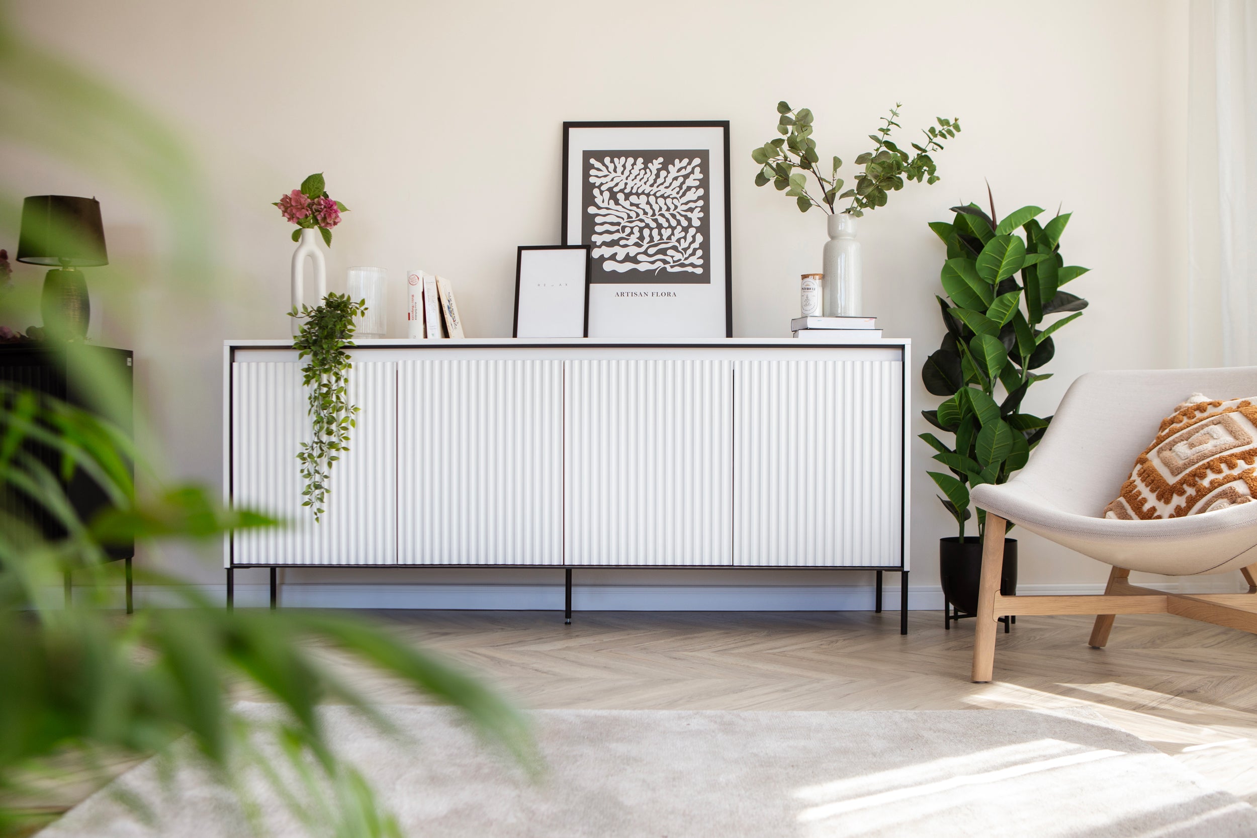 Komoda czterodrzwiowa Trend niska 193 cm z LED Biała