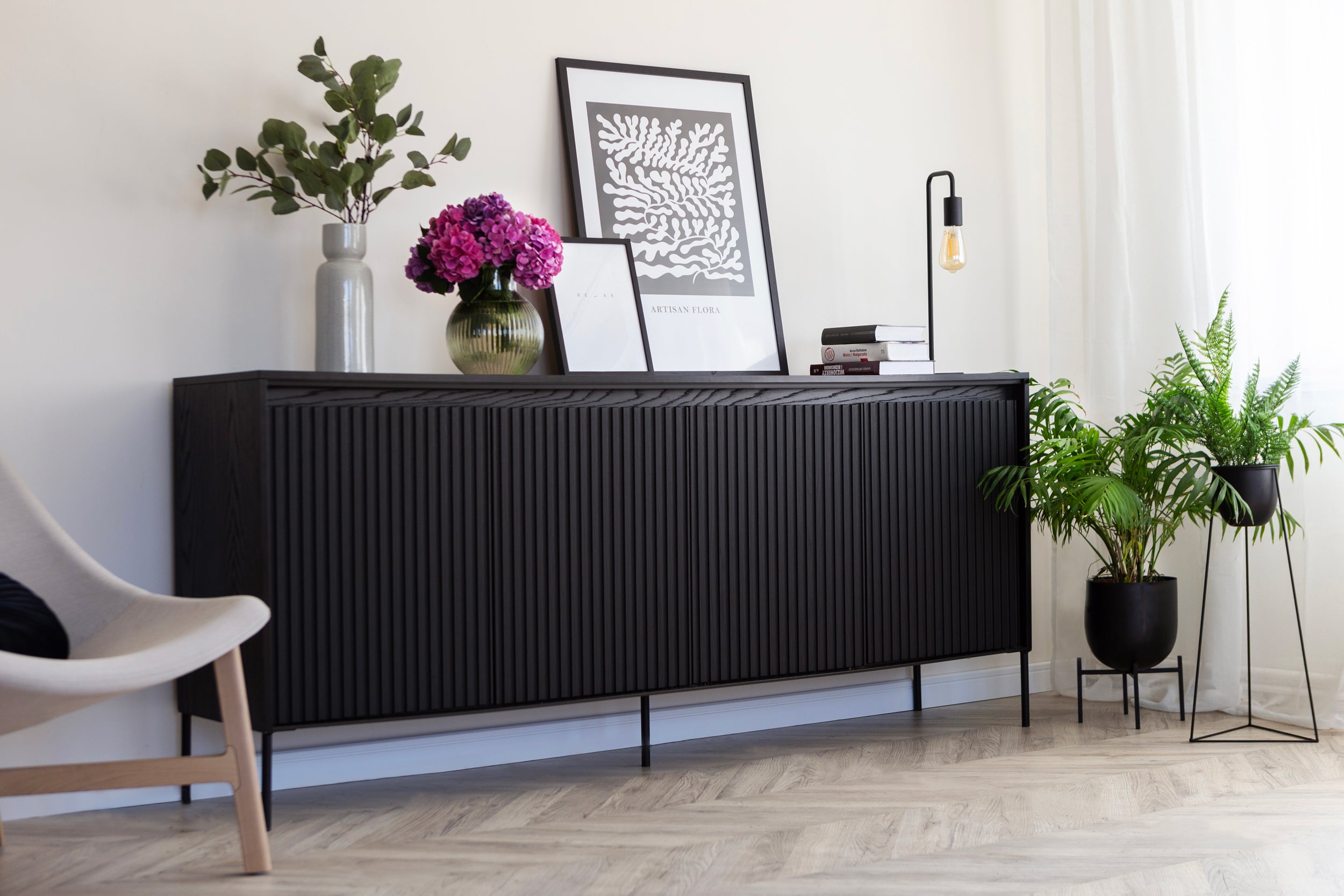 Komoda czterodrzwiowa Trend niska 193 cm z LED Czarna