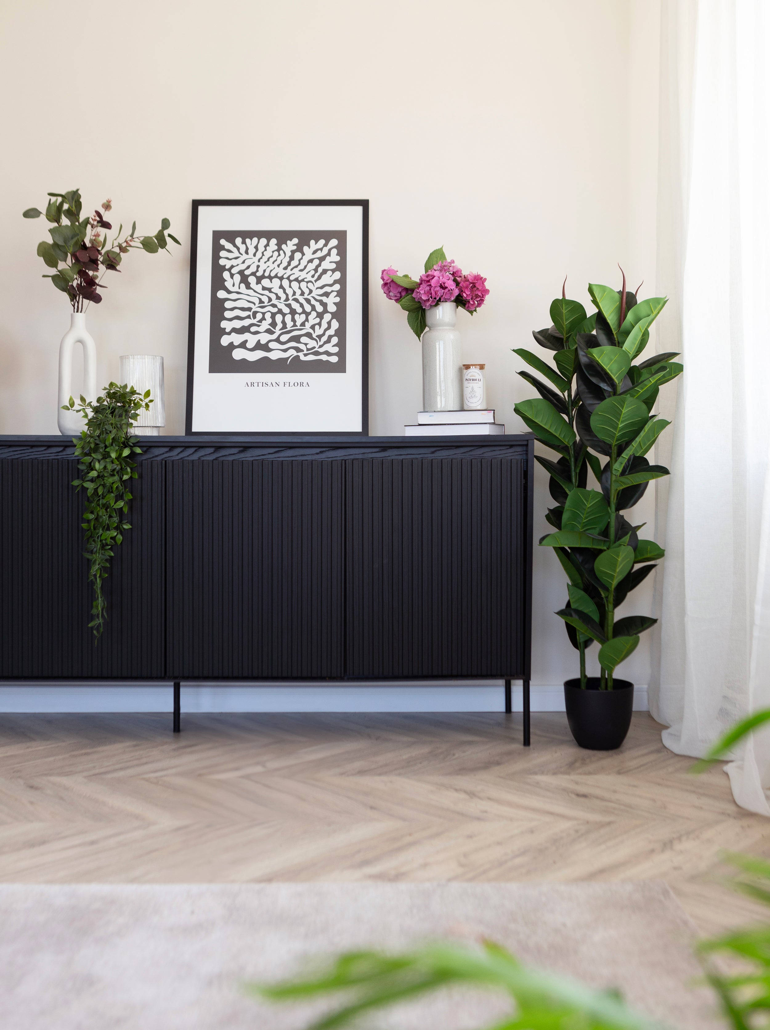 Komoda czterodrzwiowa Trend niska 193 cm z LED Czarna