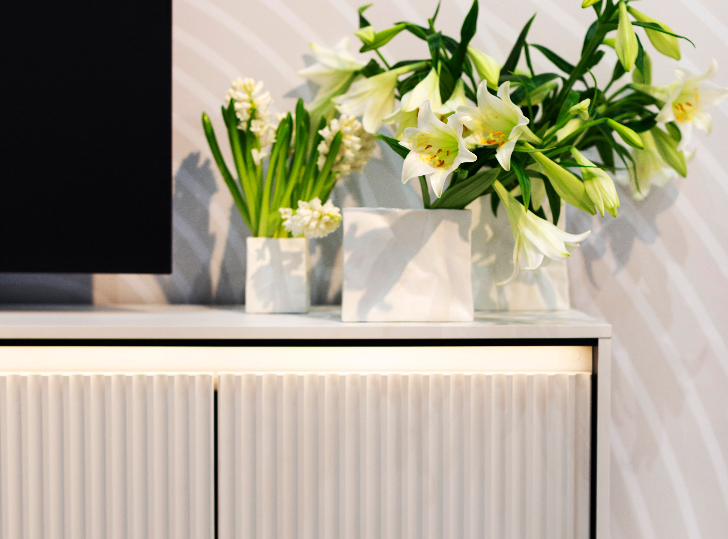 Szafka RTV Trend 167 cm z LED Biała