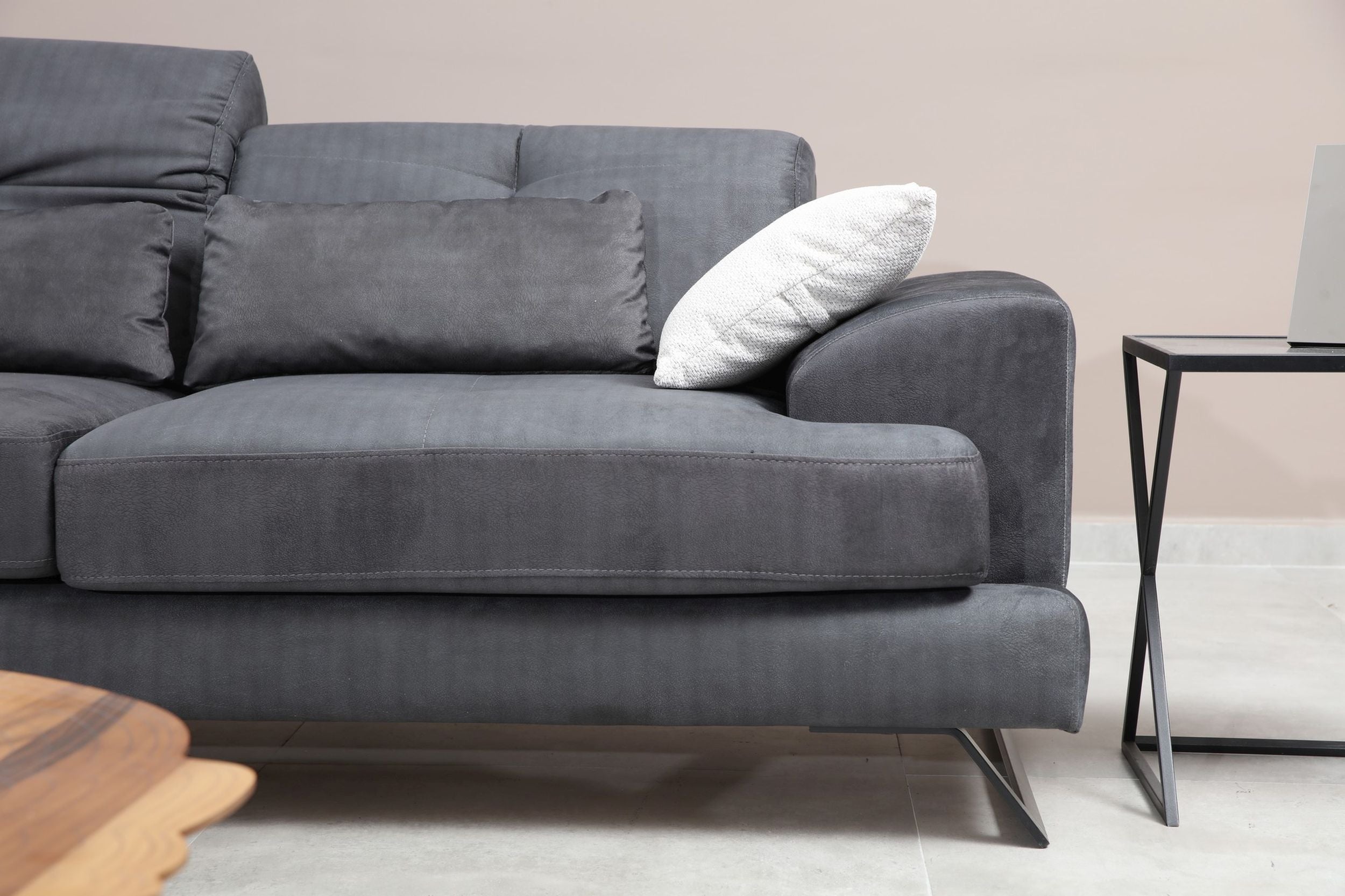 Sofa trzyosobowa Terwince antracytowa z regulowanym oparciem