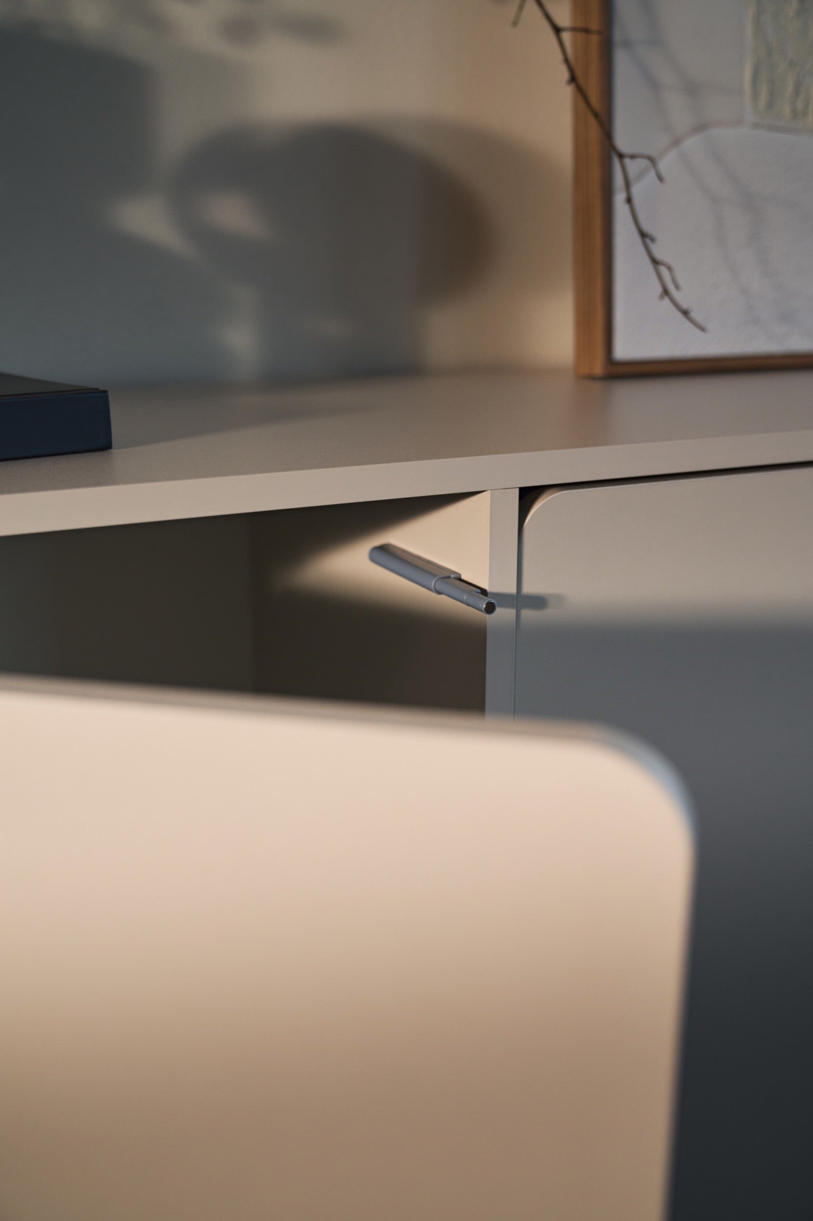 Komoda trzydrzwiowa Wuwu 150 cm szarobeżowa