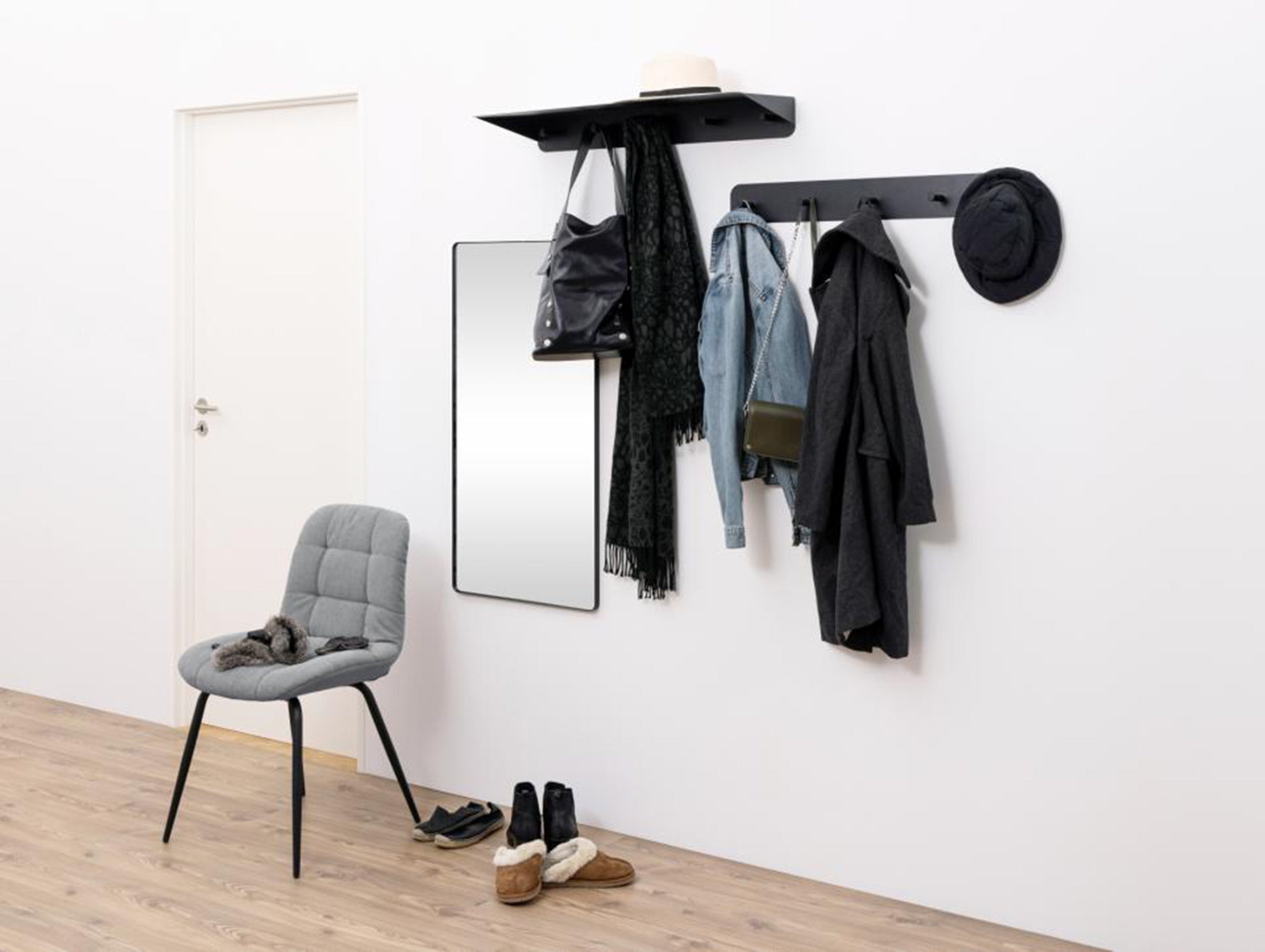 Lustro ścienne Zeler 50x100 cm z czarną ramą