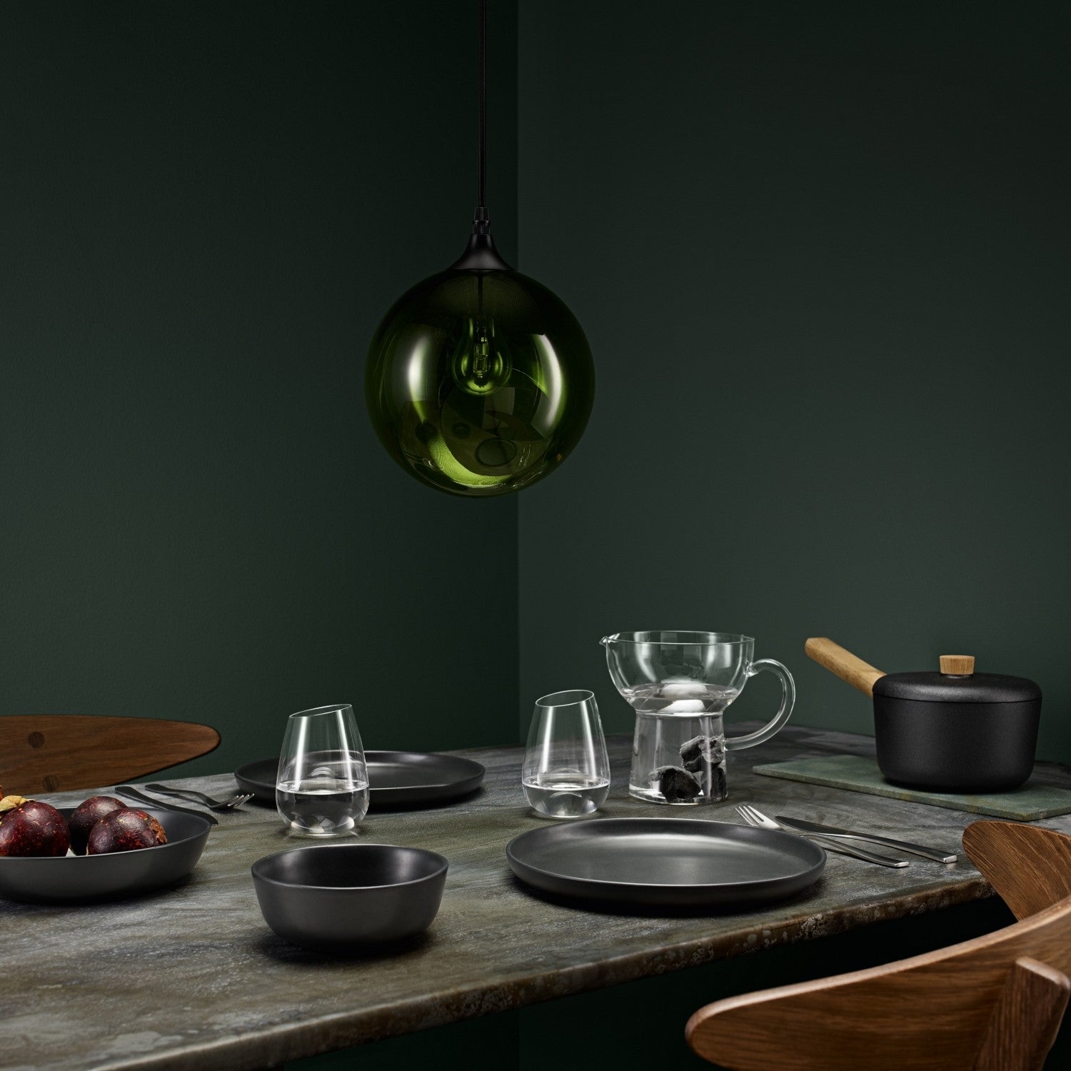 Talerz Nordic Kitchen z kamionki czarny 25x25 cm